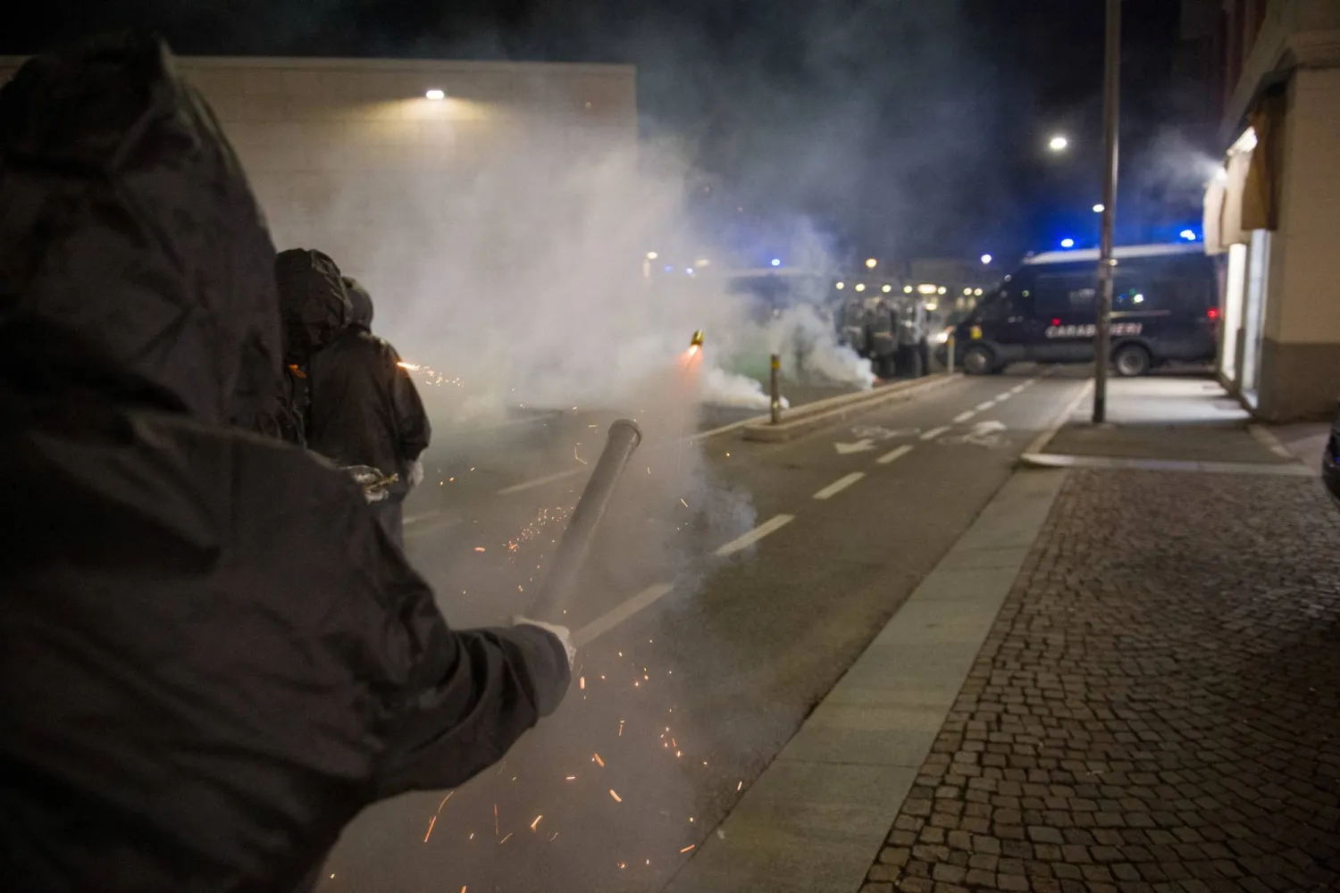 السلطات في مدينة بولونيا الإيطالية تحظر مظاهرة مؤيدة للفلسطينيين بسبب مخاوف من حدوث اضطرابات (رويترز)