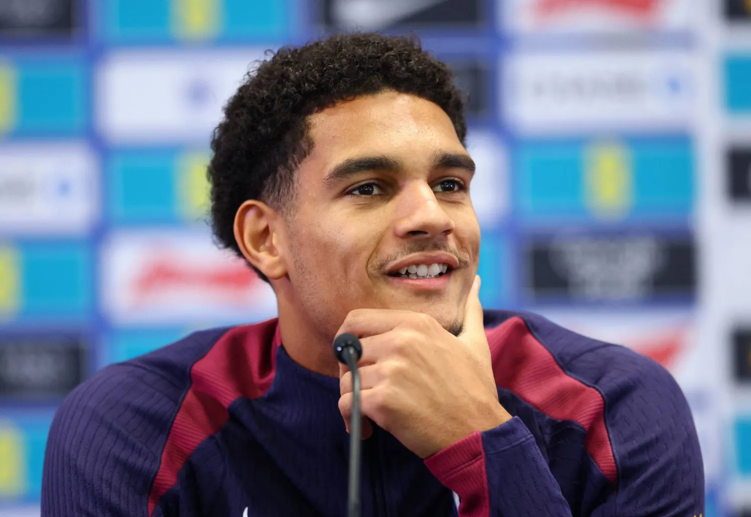 غاريل كوانساه مدافع منتخب إنجلترا (رويترز)