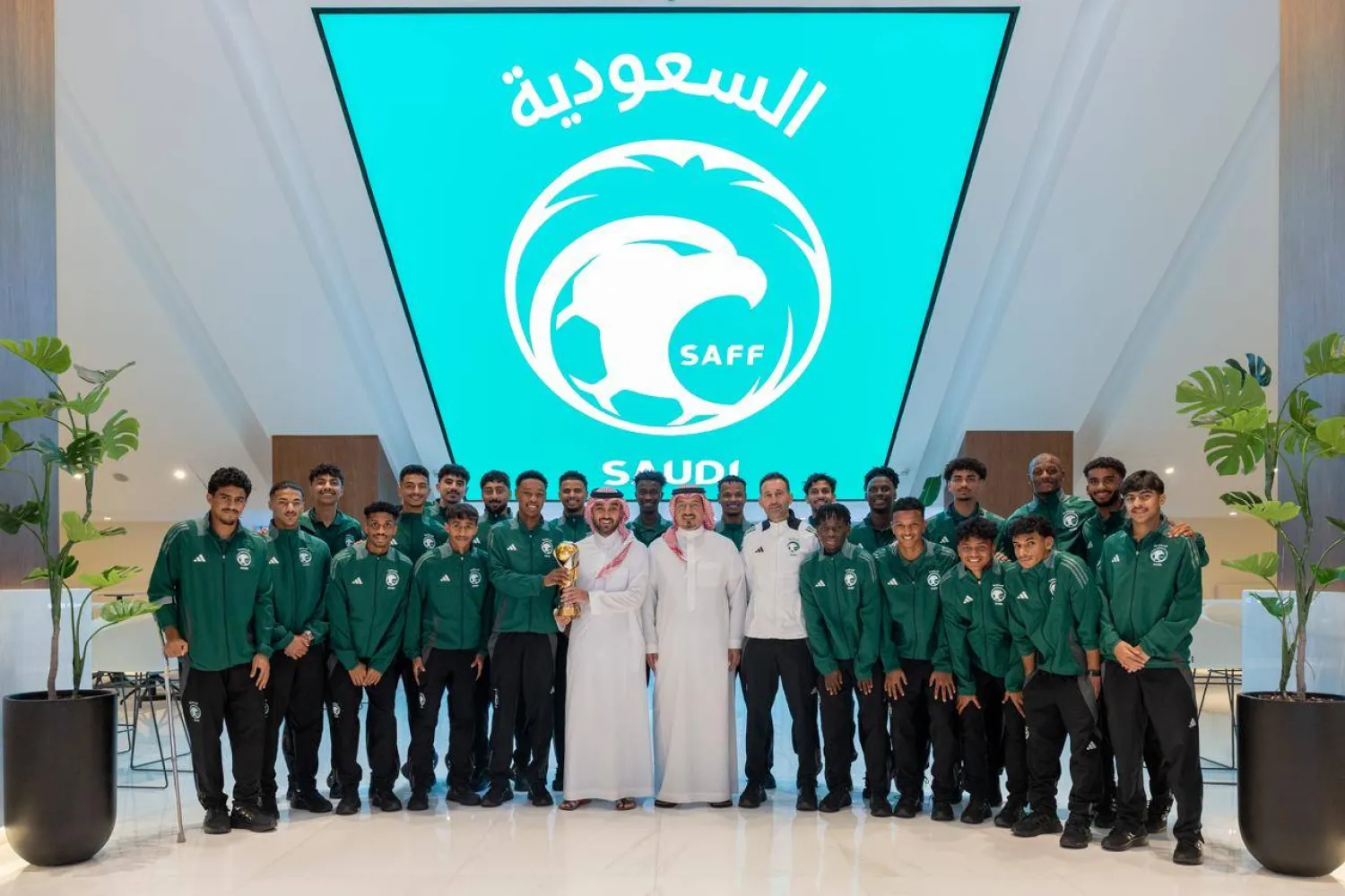 الأمير عبدالعزيز بن تركي الفيصل وزير الرياضة يستقبل لاعبي المنتخب السعودي للشباب والناشئين (وزارة الرياضة)