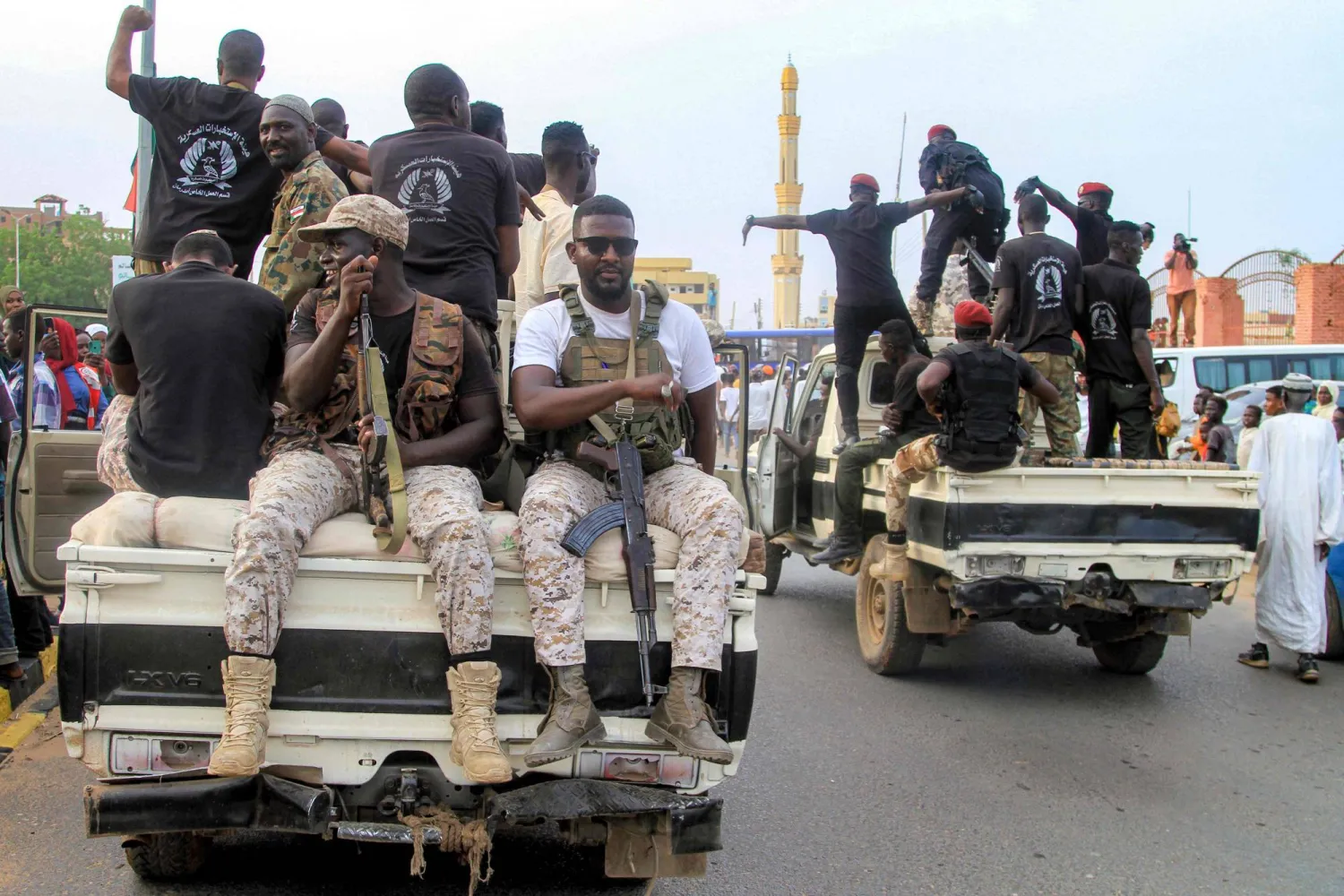 عناصر من الجيش السوداني في شوارع الخرطوم (أ.ف.ب)