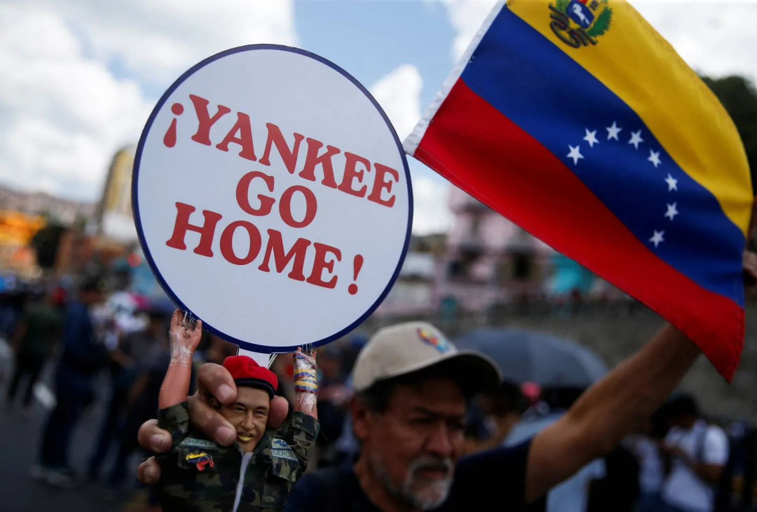 تظاهرة معادية للأميركيين في العاصمة كراكاس (رويترز)