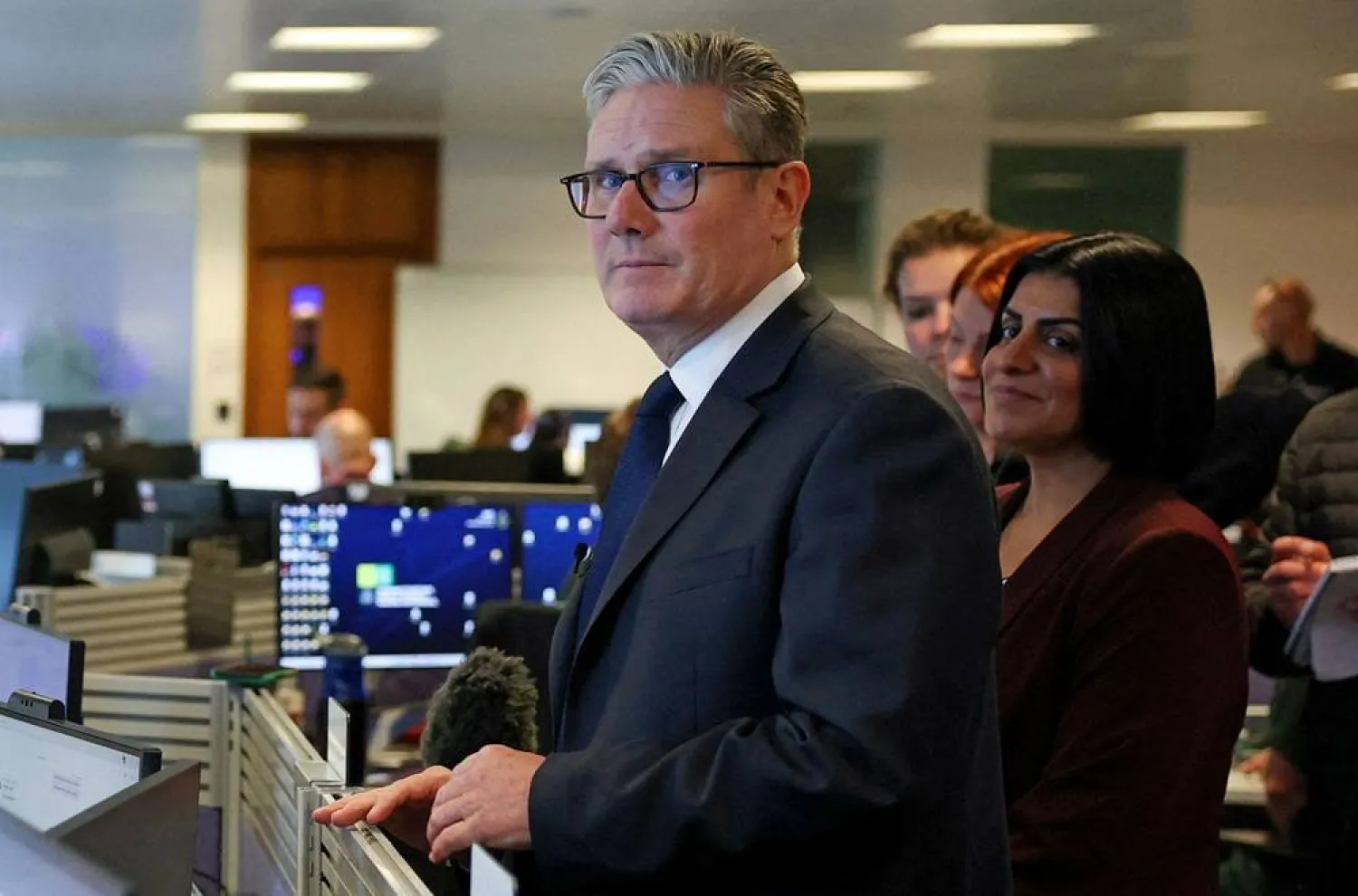 Britain's Prime Minister Keir Starmer (C) and Britain's Home Secretary Shabana Mahmood visit the Greater Manchester Police headquarters on October 3, 2025, following an attack at Heaton Park Hebrew Congregation synagogue. (AFP)