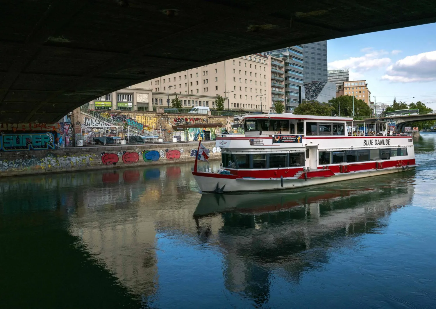 قناة نهر الدانوب وسط مدينة فيينا - النمسا (أ.ف.ب)