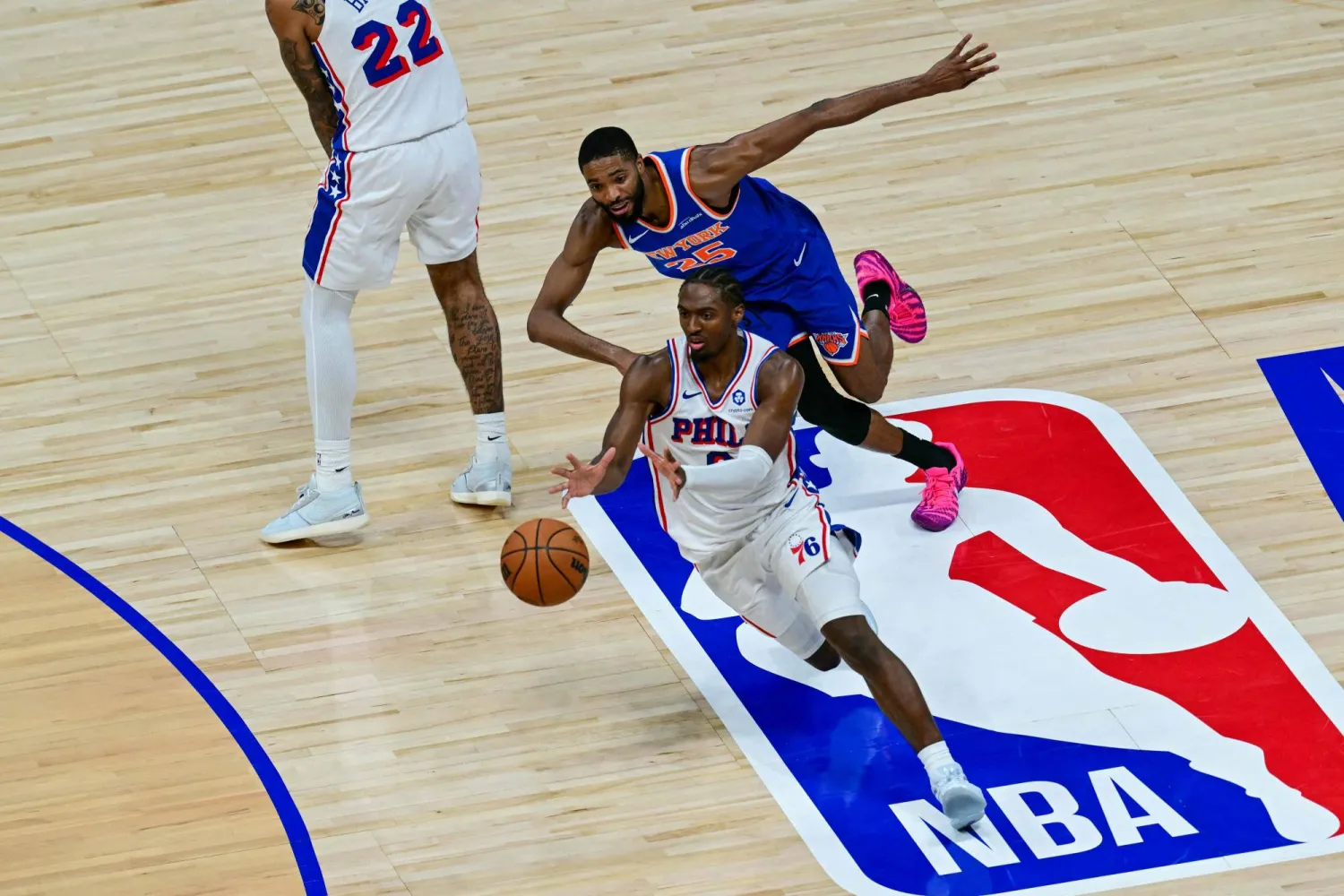 وفقاً للإحصاءات الرسمية هناك نحو 125 مليون شخص يمارسون كرة السلة في الصين (أ.ف.ب)