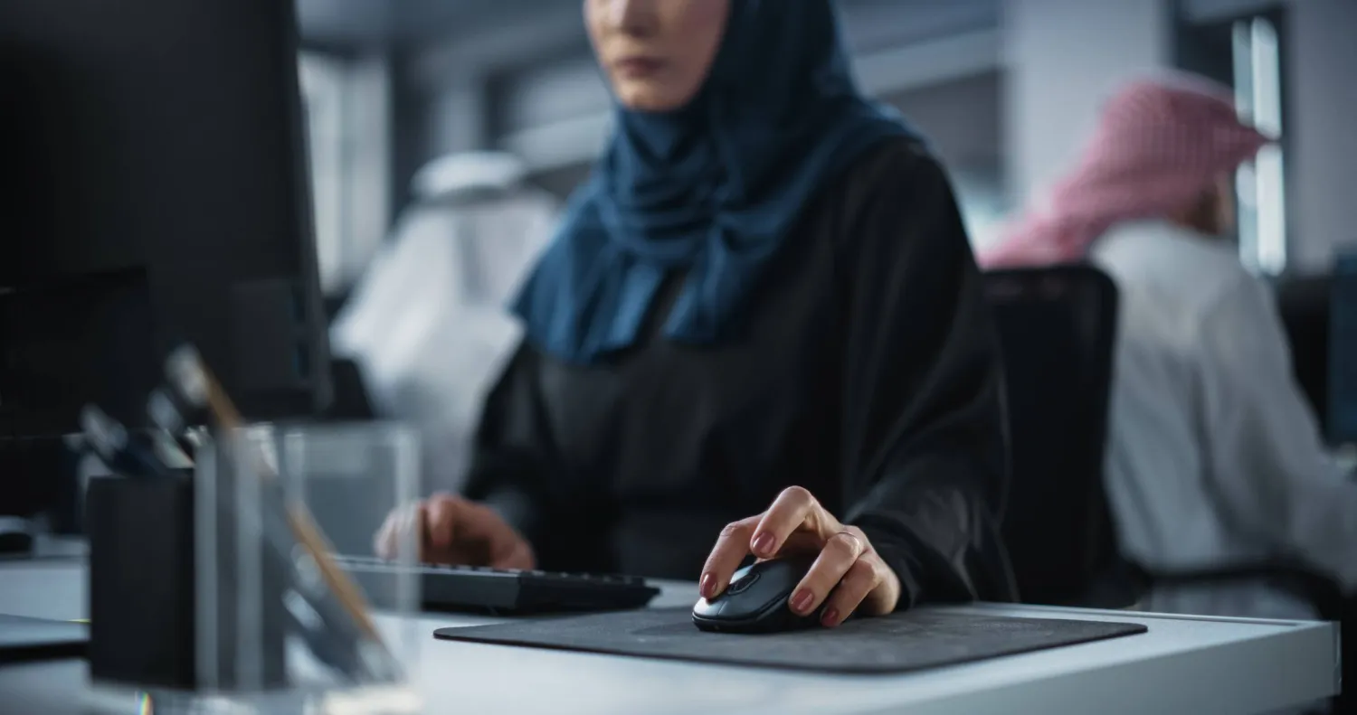 تبني السعودية منظومة ذكاء اصطناعي متكاملة تشمل البنية التحتية والنماذج اللغوية والتنظيم ما يعيد تشكيل كل القطاعات بما فيها التسويق (شاترستوك)