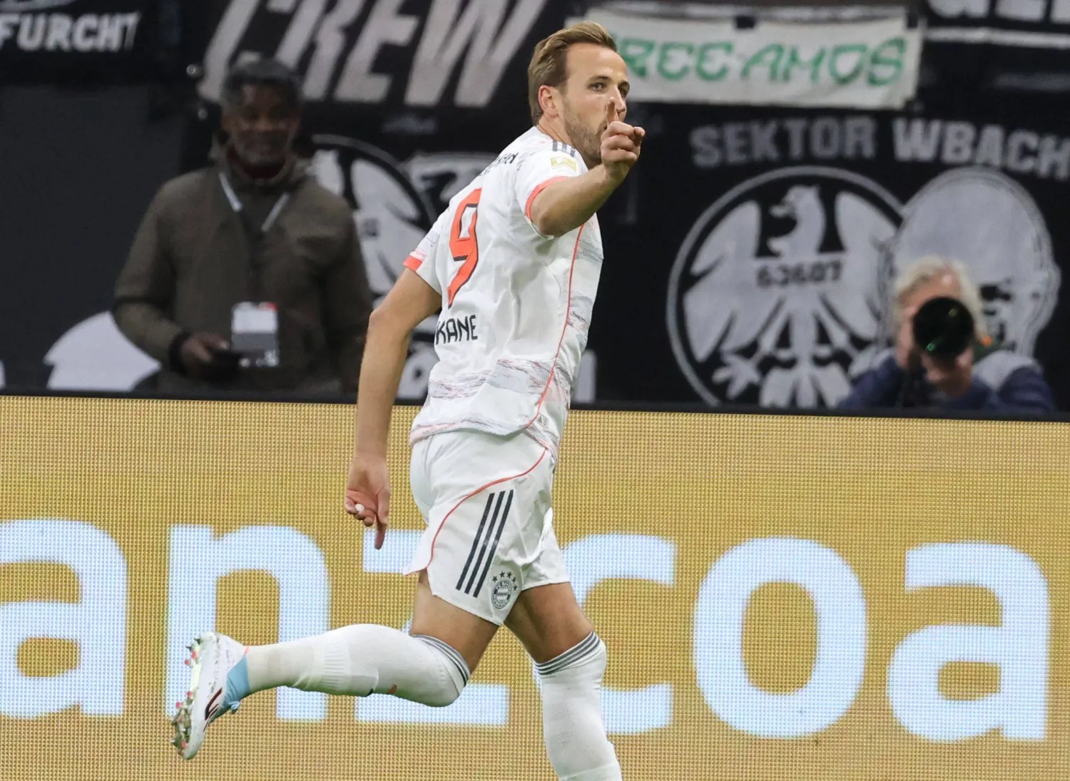 تألق كين مع البايرن جعله يتراجع عن فكرة العودة للدوري الانجليزي  (ا ف ب)