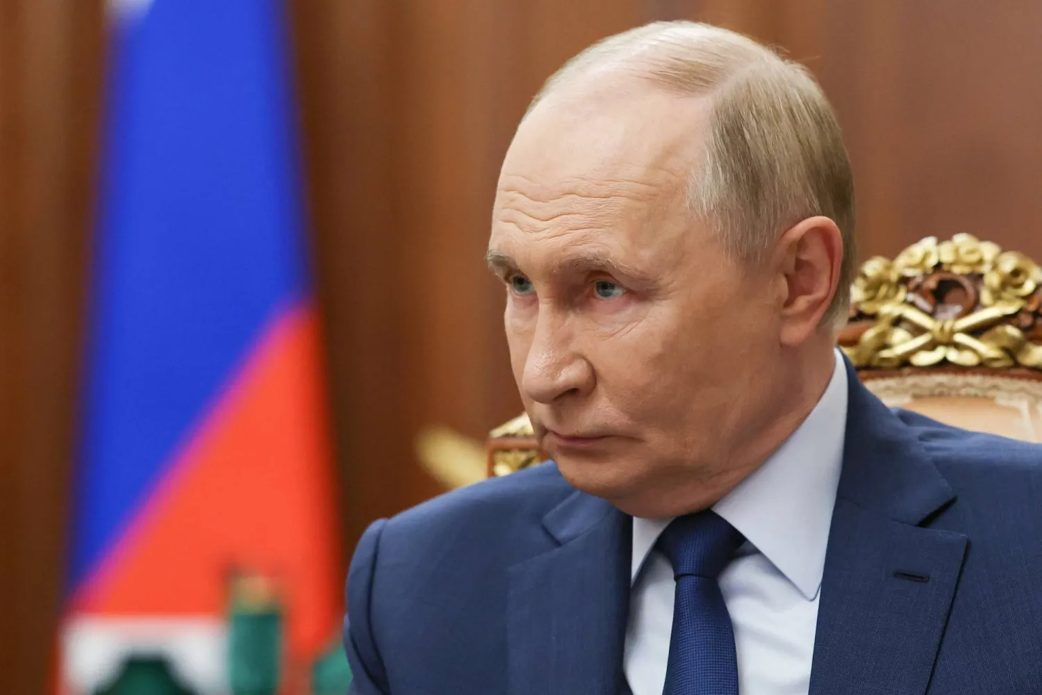 الرئيس الروسي فلاديمير بوتين خلال اجتماع مع نائب رئيس الوزراء الروسي دميتري باتروشيف في الكرملين في موسكو 6 أكتوبر 2025 (أ.ب)