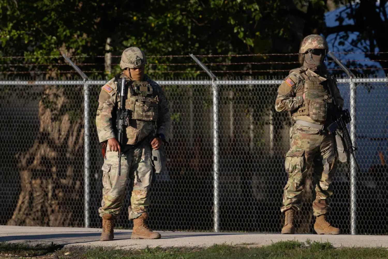 Chicago şehir merkezine bir saat uzaklıkta bulunan Ellwood'daki bir ordu üssünde Ulusal Muhafızlar (AFP)