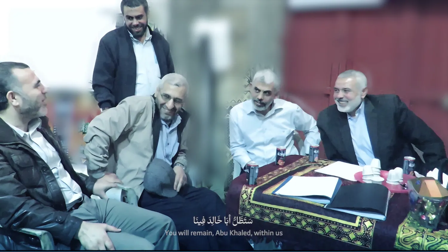 صورة تظهر قادة «حماس» إسماعيل هنية ويحيى السنوار ومحمد الضيف ومحمد السنوار (لقطة من فيديو نشرته «كتائب القسام»)