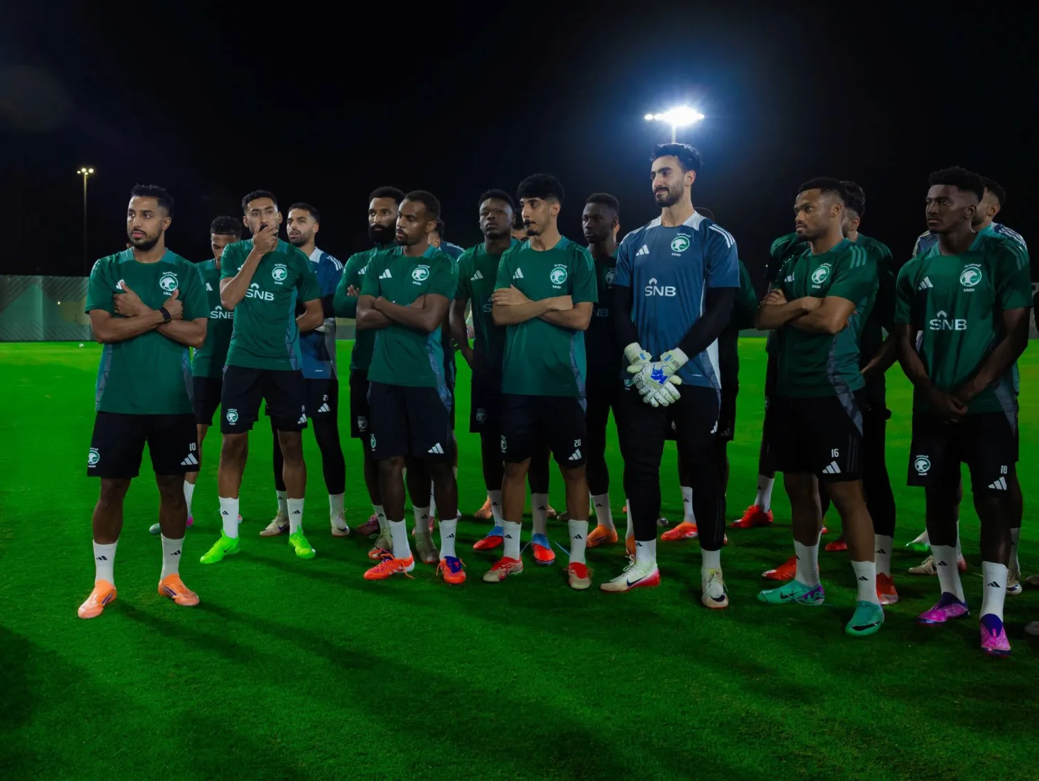 لاعبو المنتخب السعودي استمعوا لتوجيهات رينارد ومسؤولي الرياضة الثلاثاء (المنتخب السعودي)