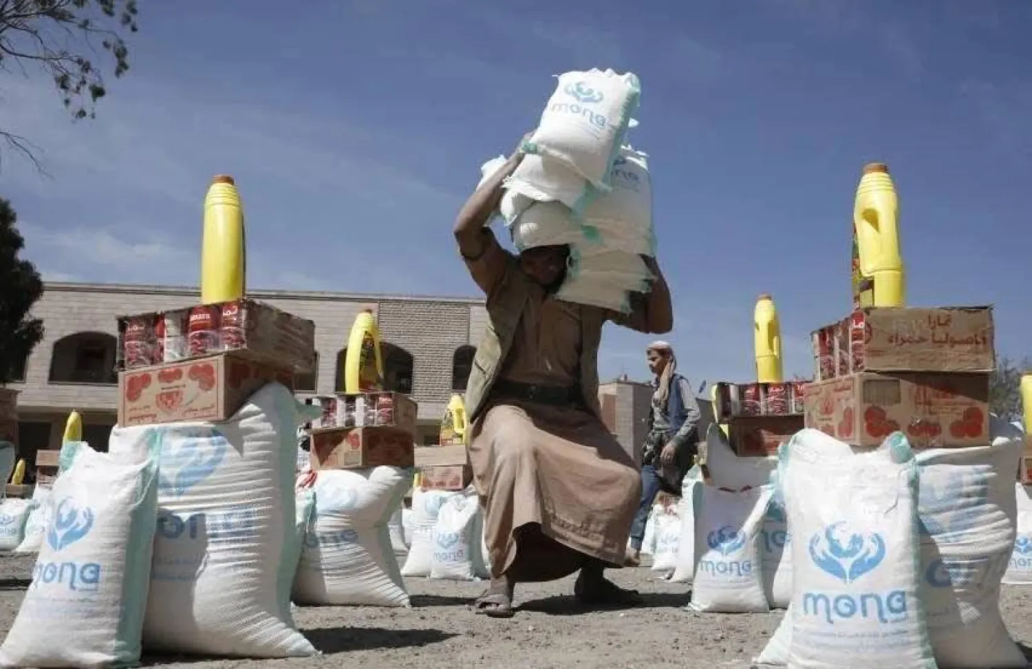 3 ملايين شخص في مناطق الحوثيين مهددون بعدم الحصول على المساعدات الشهرية (إعلام محلي)
