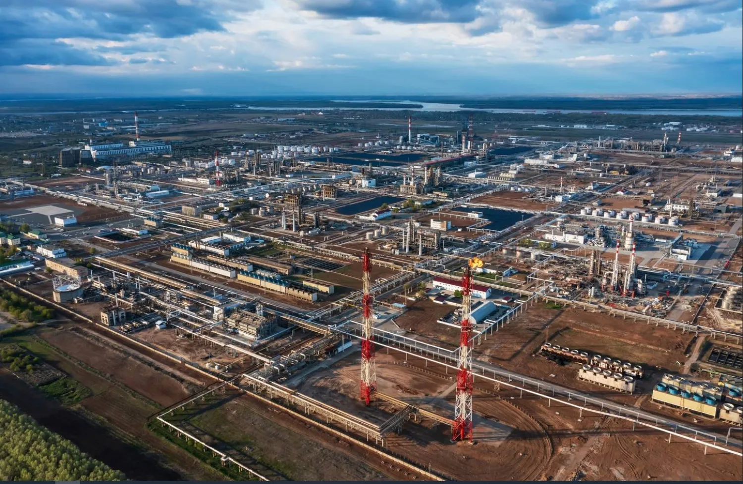 مصفاة نفط تابعة لشركة «لوك أويل» في فولجوجراد بروسيا (رويترز)