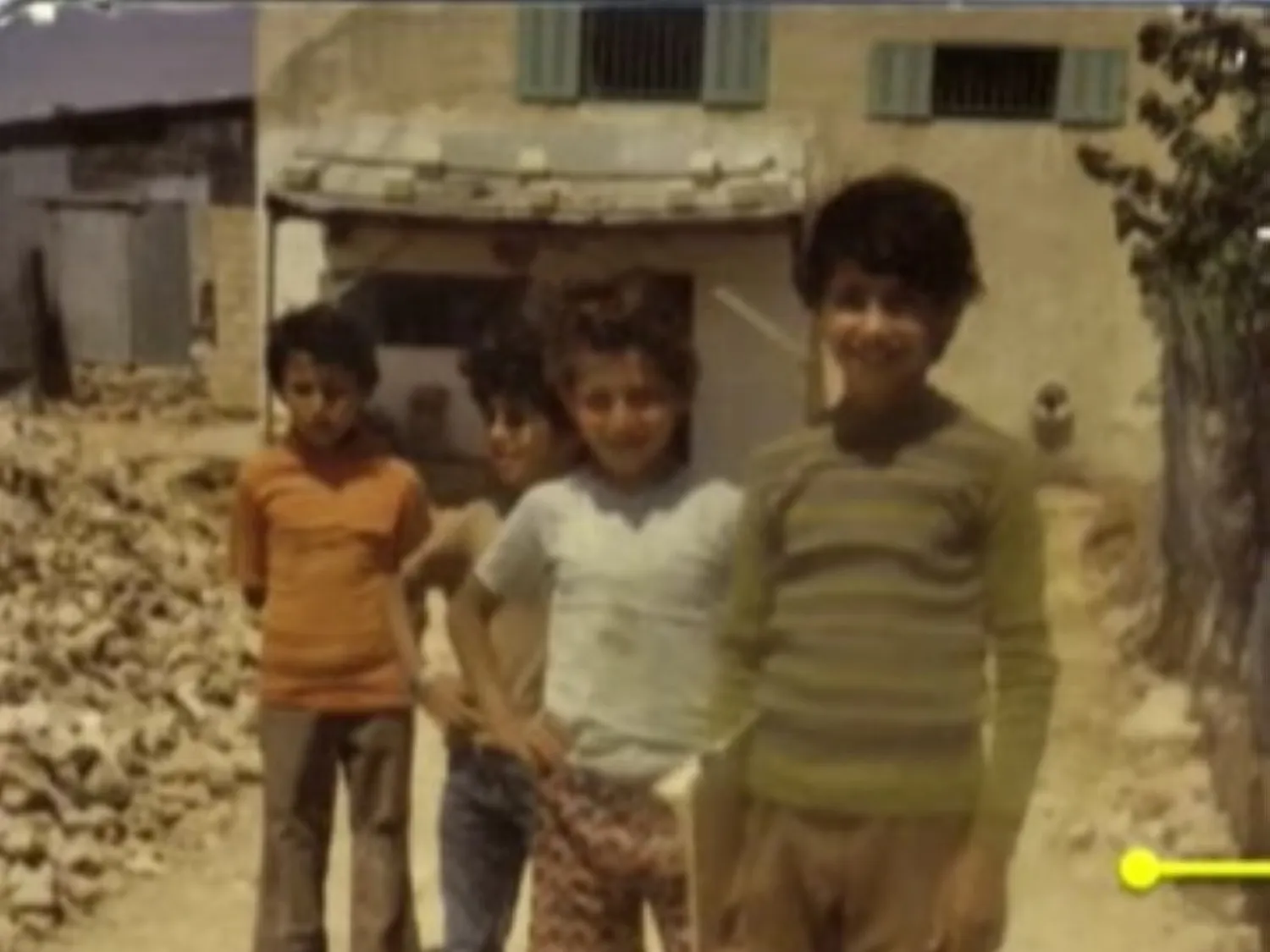 صورة عرضها د. عمر ياغي خلال محاضرته باستوكهولم عندما كان صبياً في عمّان (الأول من اليمين)