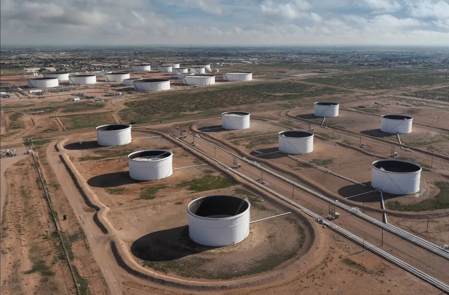 خزانات نفط خام في ولاية تكساس الأميركية (رويترز)