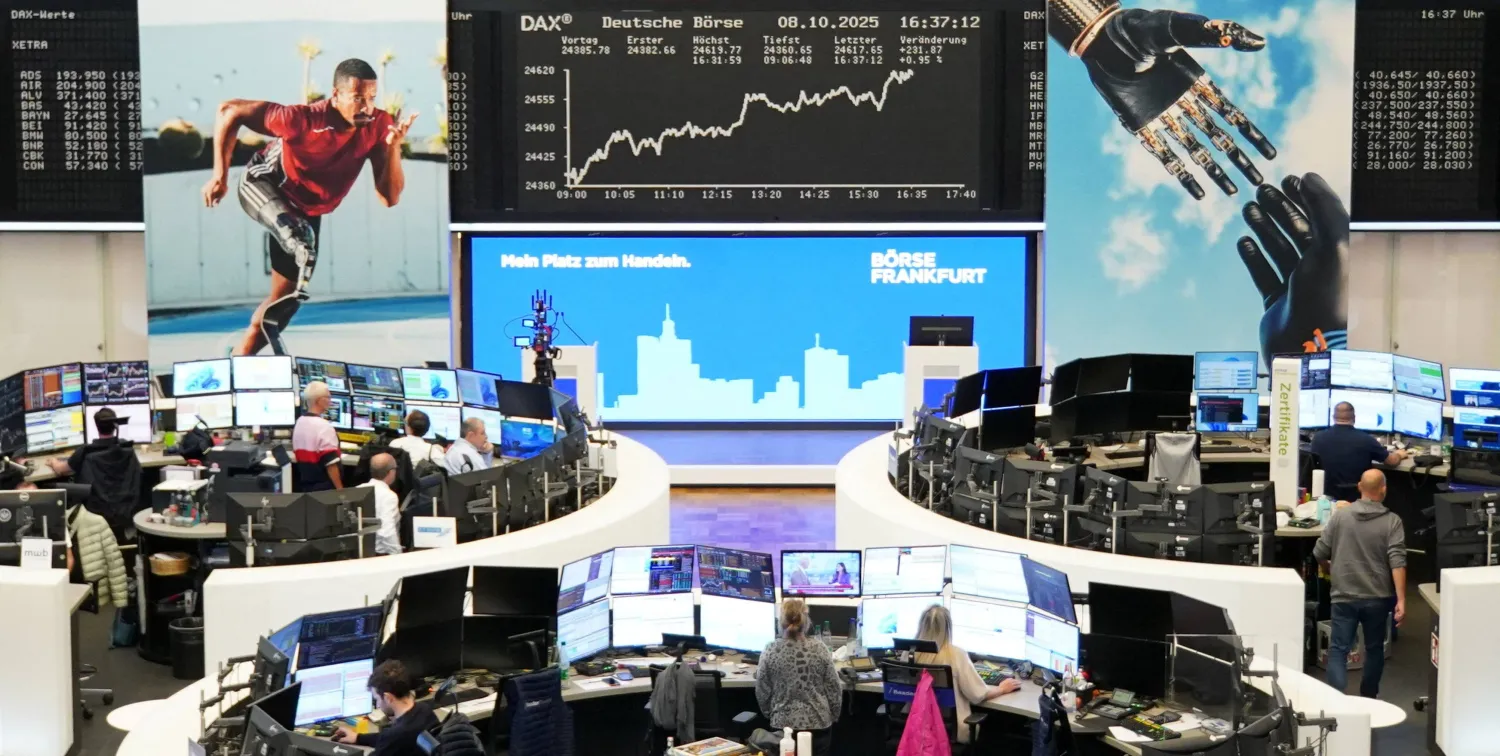 رسم بياني لمؤشر الأسهم الألماني «داكس» في بورصة فرانكفورت (رويترز)