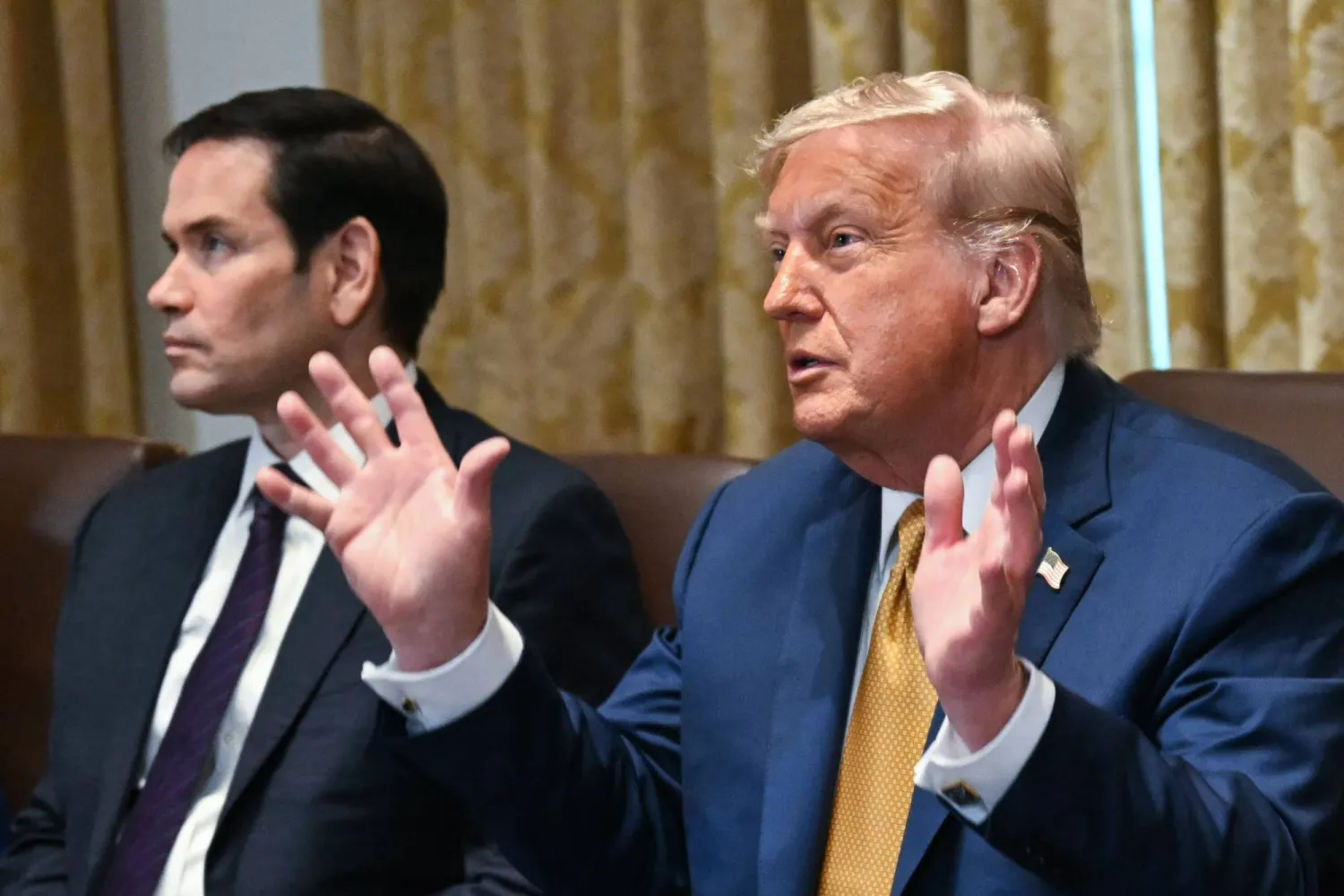 ترمب يتحدث في اجتماع لمجلس الوزراء بالبيت الأبيض بحضور وزير الخارجية ماركو روبيو 8 يوليو 2025 (أرشيفية - أ.ف.ب)