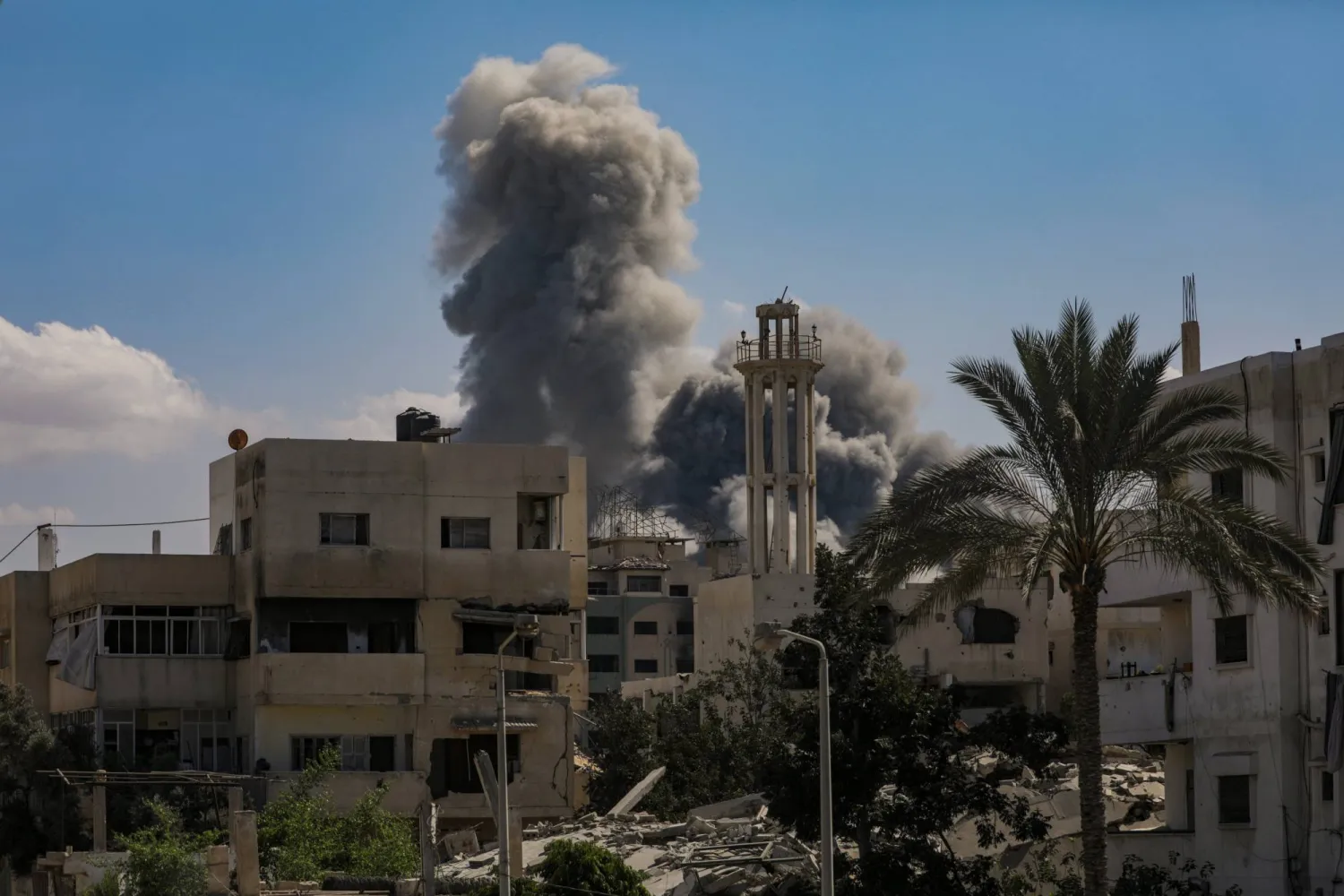 قصف مدينة غزة متواصل كما ظهر الثلاثاء رغم المفاوضات الجارية في شرم الشيخ منذ يوم الاثنين (أرشيفية - إ.ب.أ)