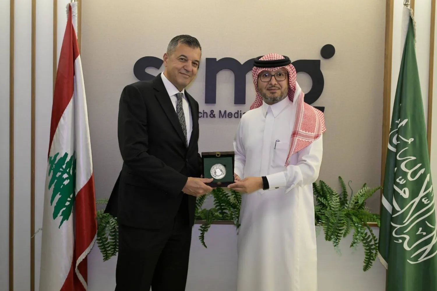 Thaer Abbas, Beirut bureau chief of Asharq Al-Awsat, receives the embassy medal from Saudi Ambassador Waleed bin Abdullah Bukhari (Asharq Al-Awsat) 
