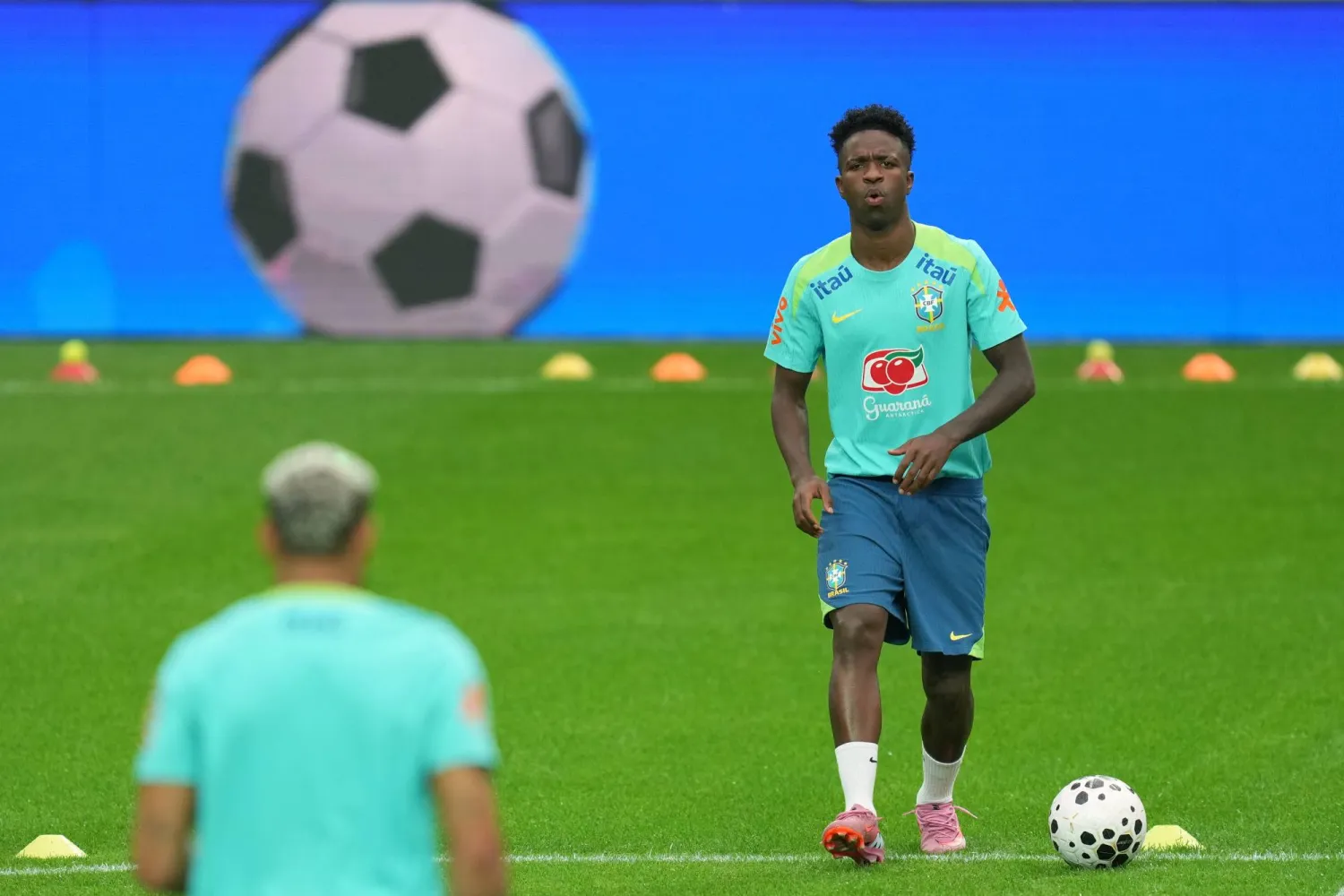 فينيسيوس جونيور (أ.ب)