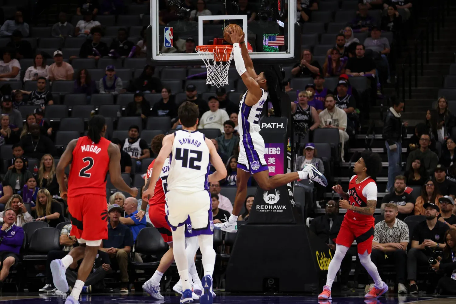 عادت «رابطة دوري كرة السلة الأميركي» إلى الصين لأول مرة منذ الانفصال المثير للجدل عام 2019 (أ.ب)