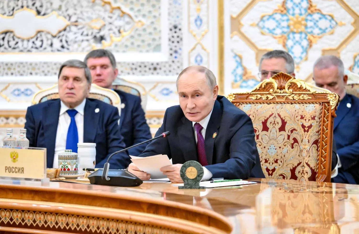 Rusya Devlet Başkanı Vladimir Putin, Tacikistan'ın başkenti Duşanbe'de düzenlenen Rusya-Orta Asya zirvesinde konuşma yapıyor (AFP)