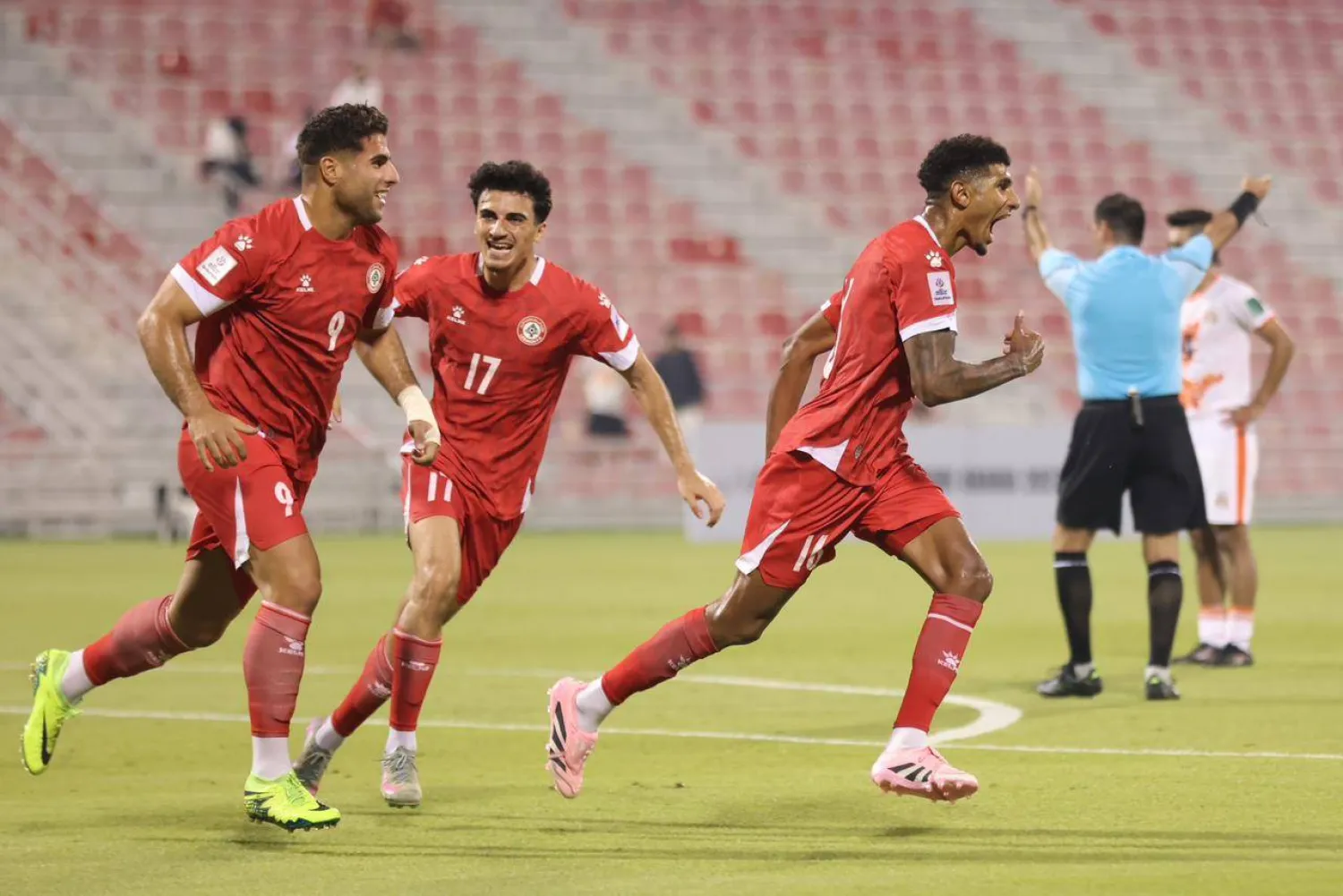 وليد شور محتفلاً بهدفه في مرمى بوتان (منتخب لبنان)