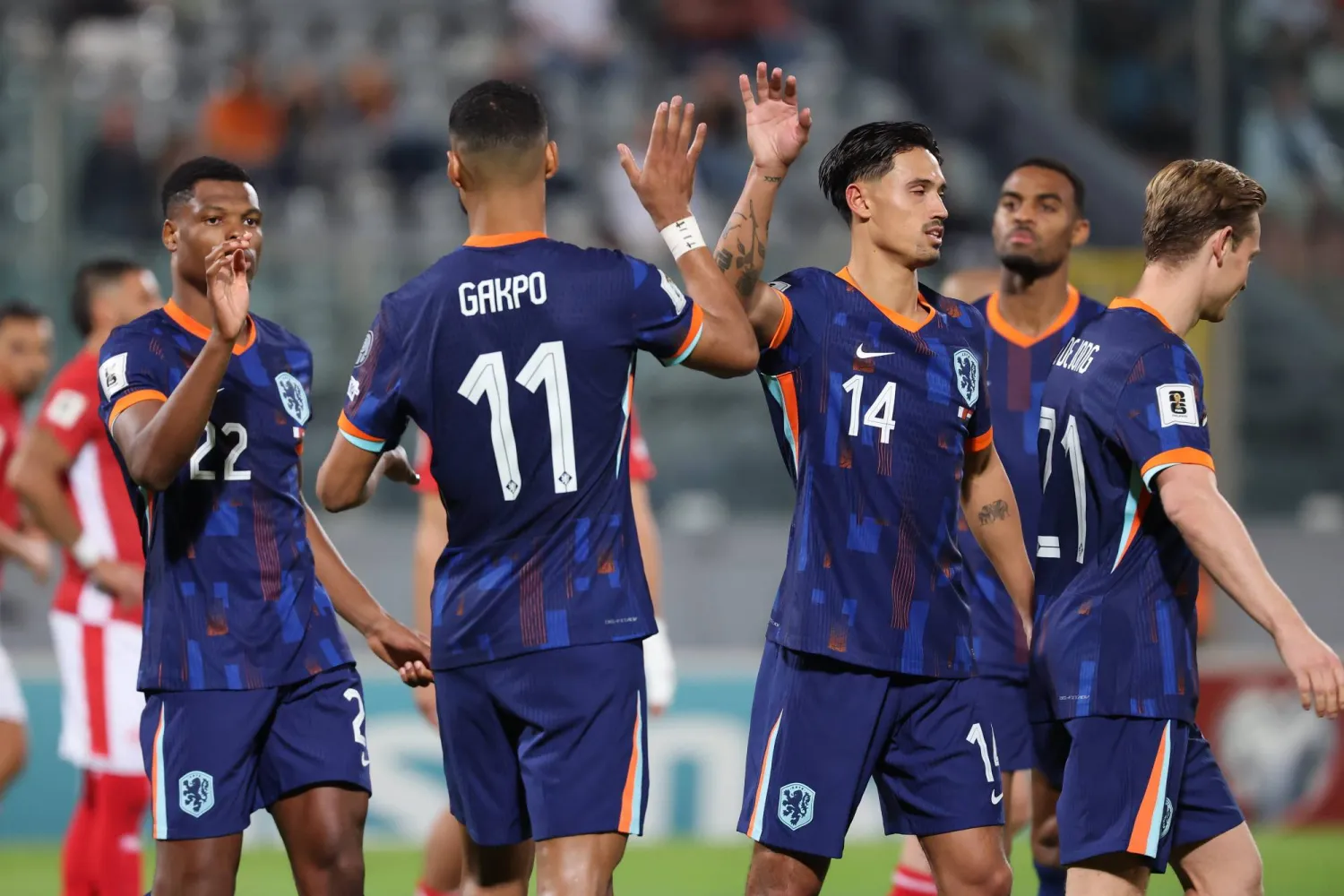 فرحة هولندية بأحد الأهداف (إ.ب.أ)