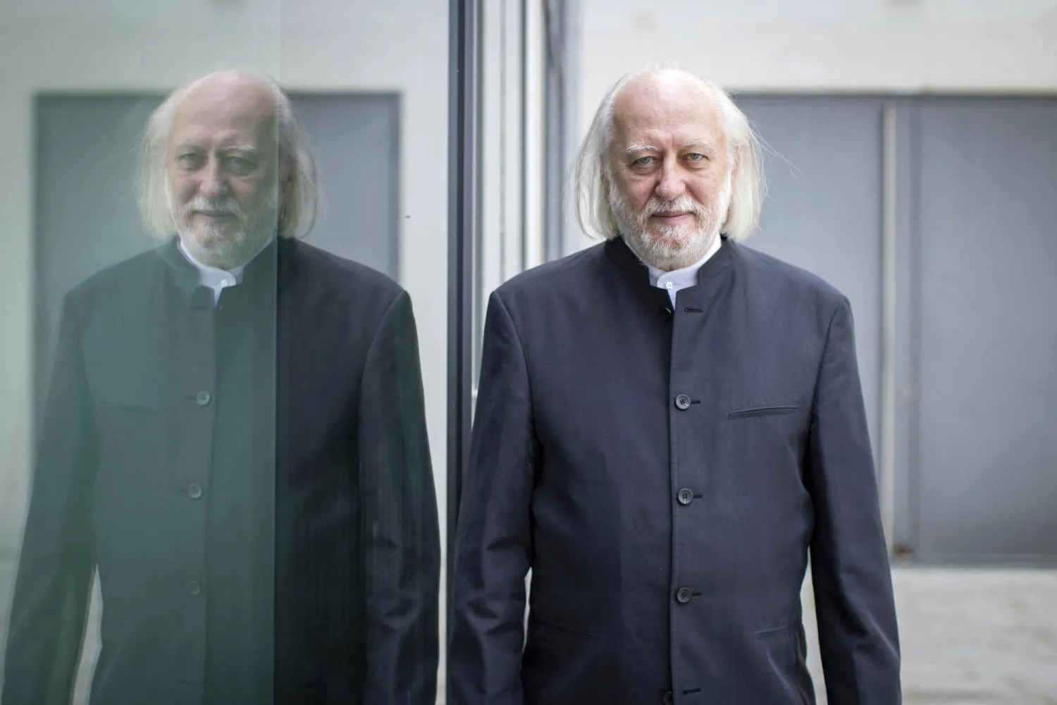 This photo taken on July 26, 2021 shows Hungarian writer Laszlo Krasznahorkai posing for a photo in Salzburg, on the occasion of the presentation of the Austrian State Prize for European Literature 2021. (Photo by Leo NEUMAYR / APA / AFP) / Austria OUT