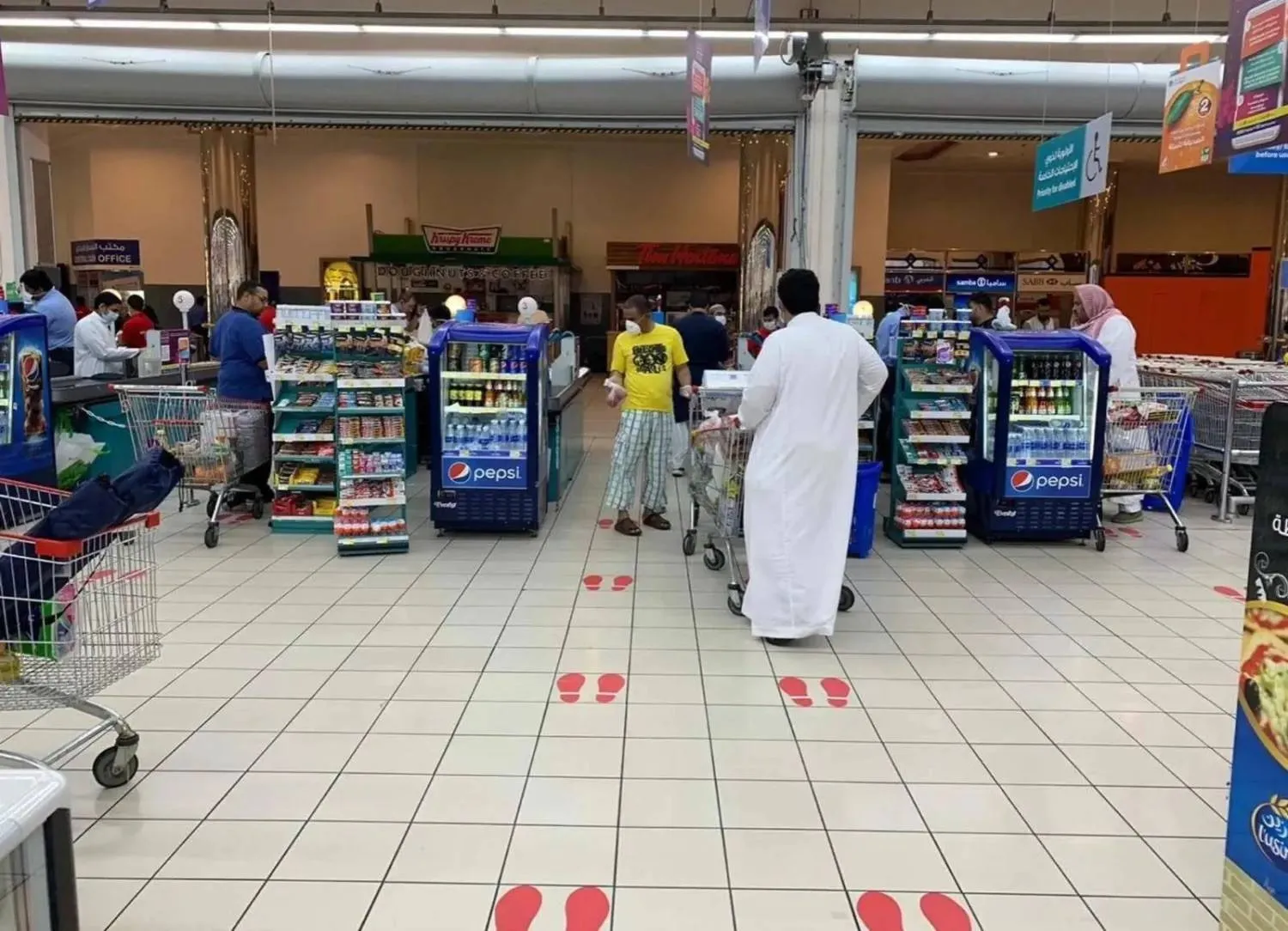 
A shopping mall in Saudi Arabia showing precautionary measures during the COVID-19 outbreak (Asharq Al-Awsat)
