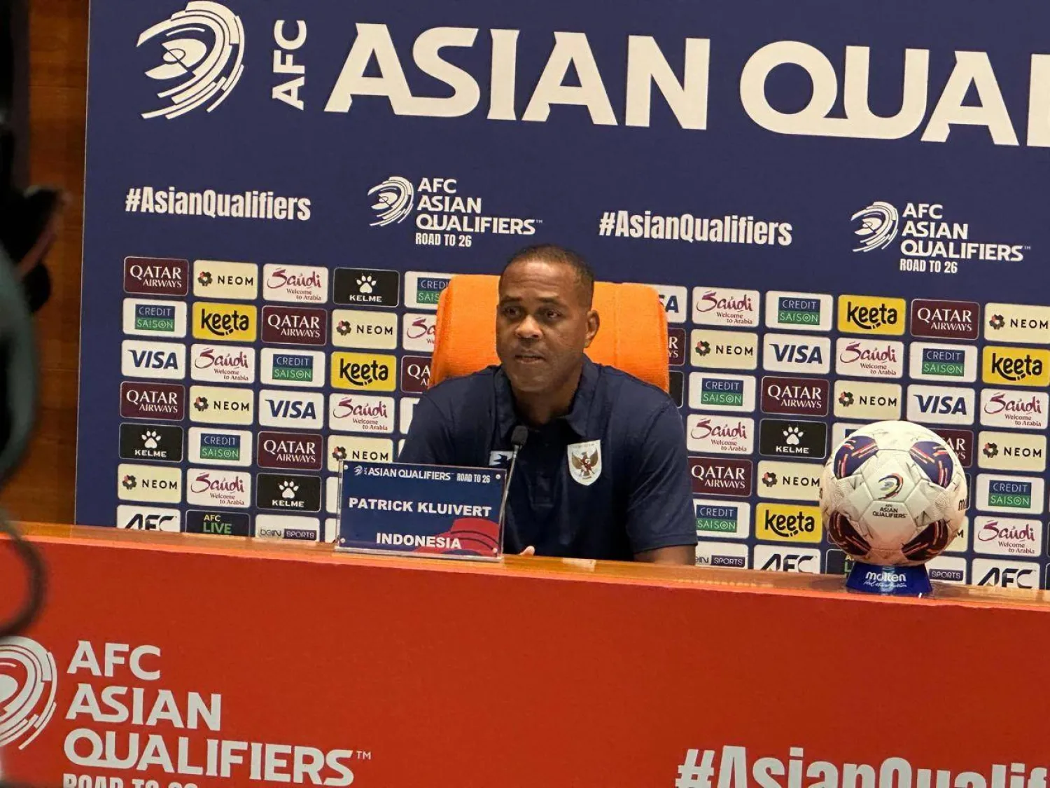 الهولندي باتريك كلويفرت المدير الفني لمنتخب إندونيسيا (الشرق الأوسط)