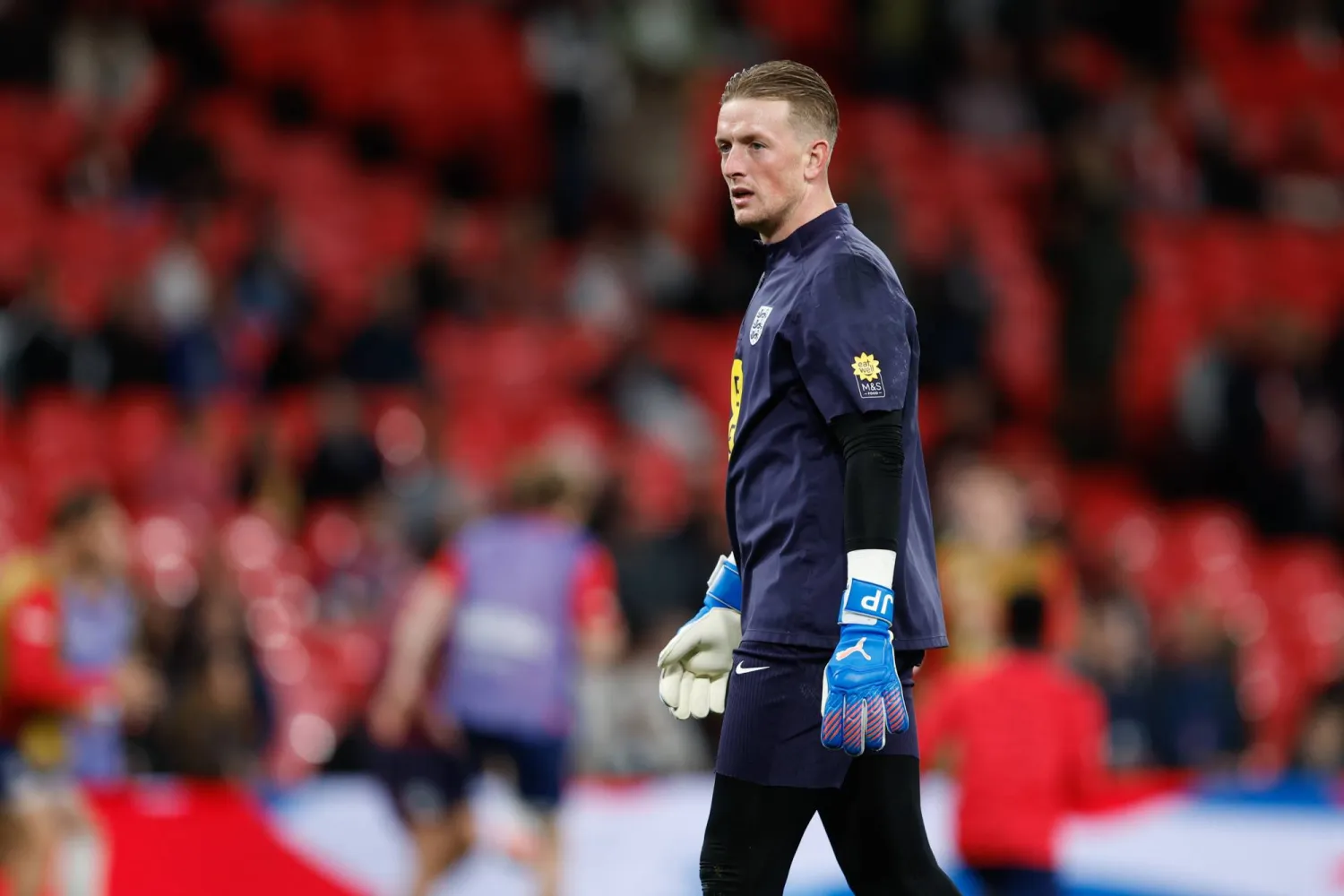 الحارس جوردان بيكفورد يواصل تألقه مع إنجلترا (إ.ب.أ)