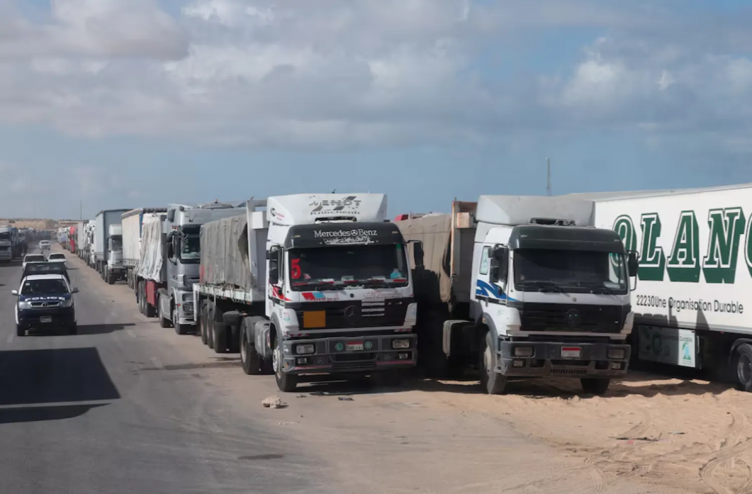 Trucks carrying aid line up near the Rafah border crossing between Egypt and the Gaza Strip, amid a ceasefire between Israel and Hamas, in Rafah, Egypt, February 1, 2025. REUTERS/Mohamed Abd El Ghany 