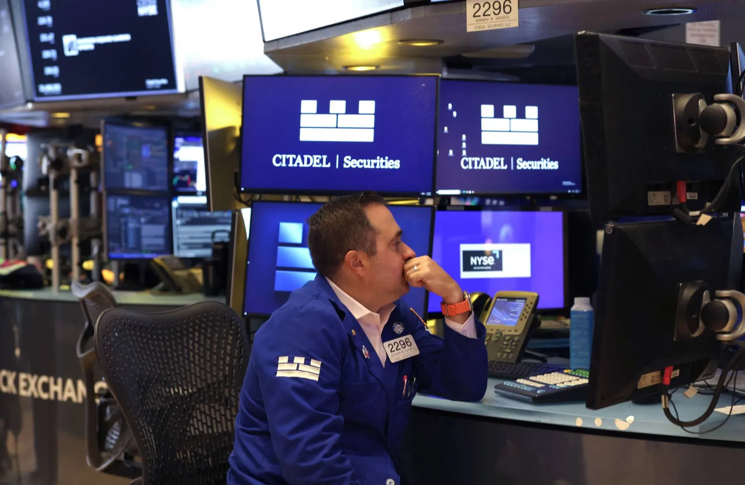 متداول يعمل في بورصة نيويورك (أ.ف.ب)