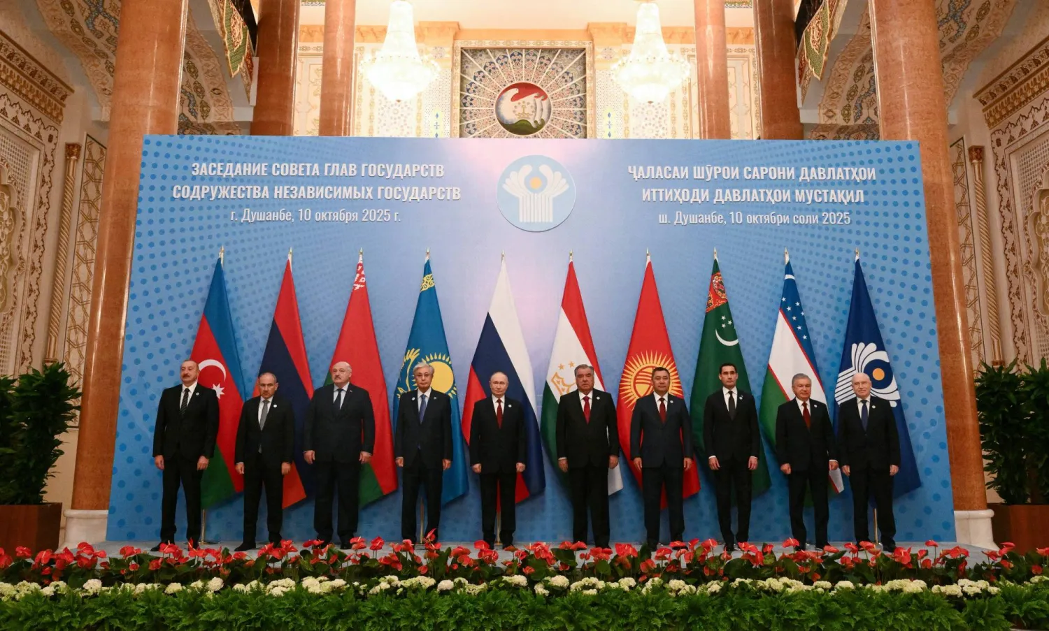 صورة جماعية لقادة دول الرابطة المستقلة في قصر الأمة بدوشانباي، يوم 10 أكتوبر (سبوتنيك - رويترز)