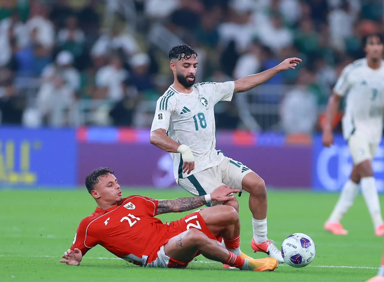 صالح أبو الشامات خلال مواجهة إندونيسيا الأخيرة (تصوير: عدنان مهدلي)