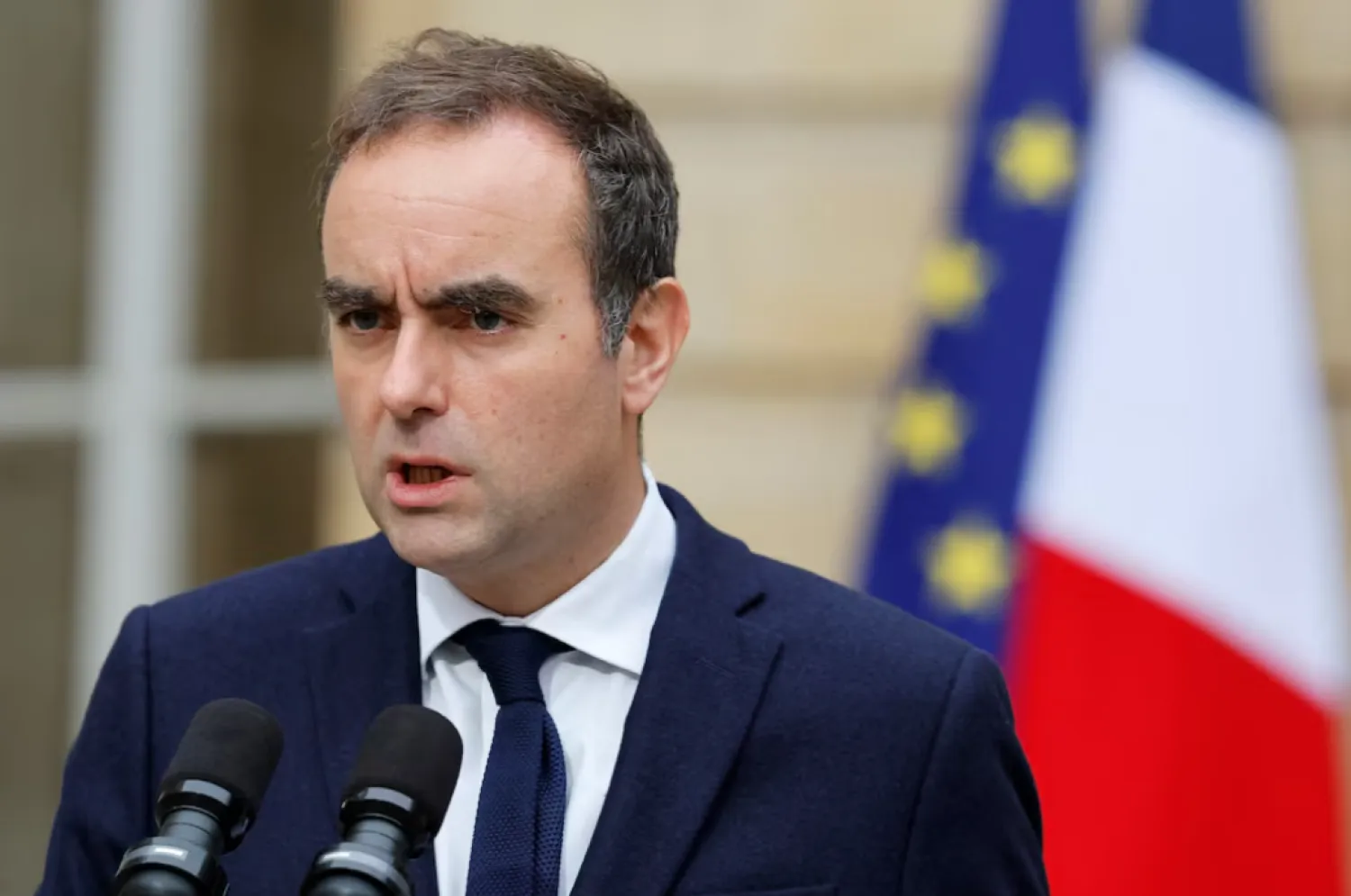 Sebastien Lecornu delivers a statement in the courtyard at the Hotel Matignon in Paris, France, October 8, 2025. REUTERS/Stephanie Lecocq/Pool 