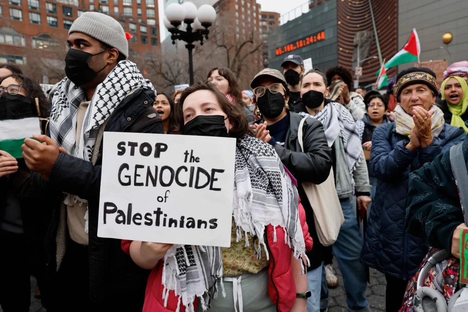 مطالب بوقف الإبادة الجماعية تجاه الفلسطينيين في مسيرة بنيويورك (أرشيفية - أ.ف.ب)