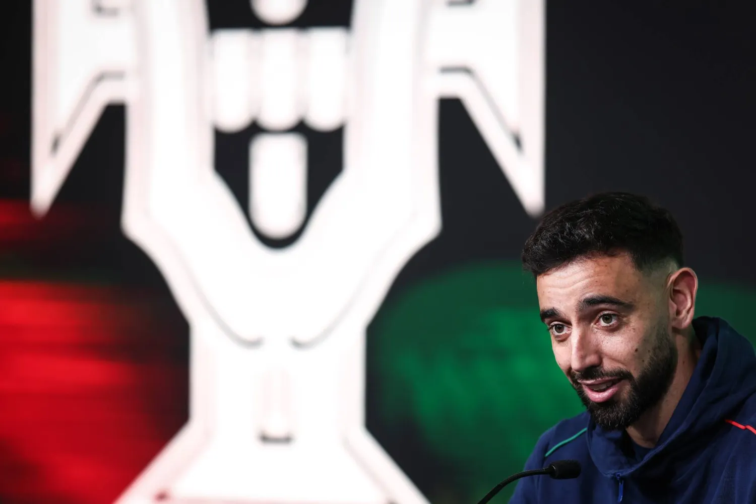 البرتغالي برونو فرنانديز قائد مانشستر يونايتد (إ.ب.أ)