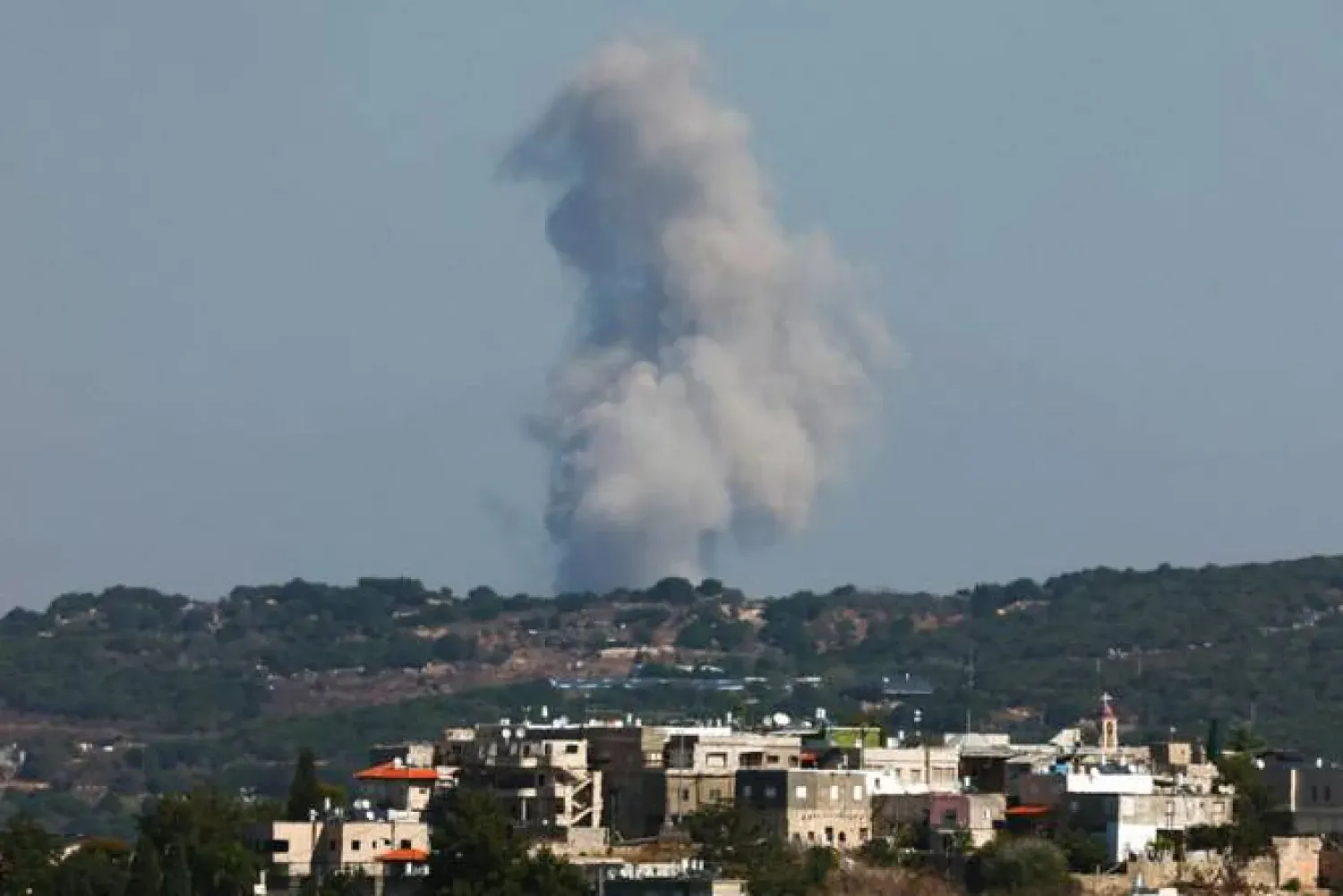Güney Lübnan'a düzenlenen İsrail hava saldırısı (Arşiv- Reuters)