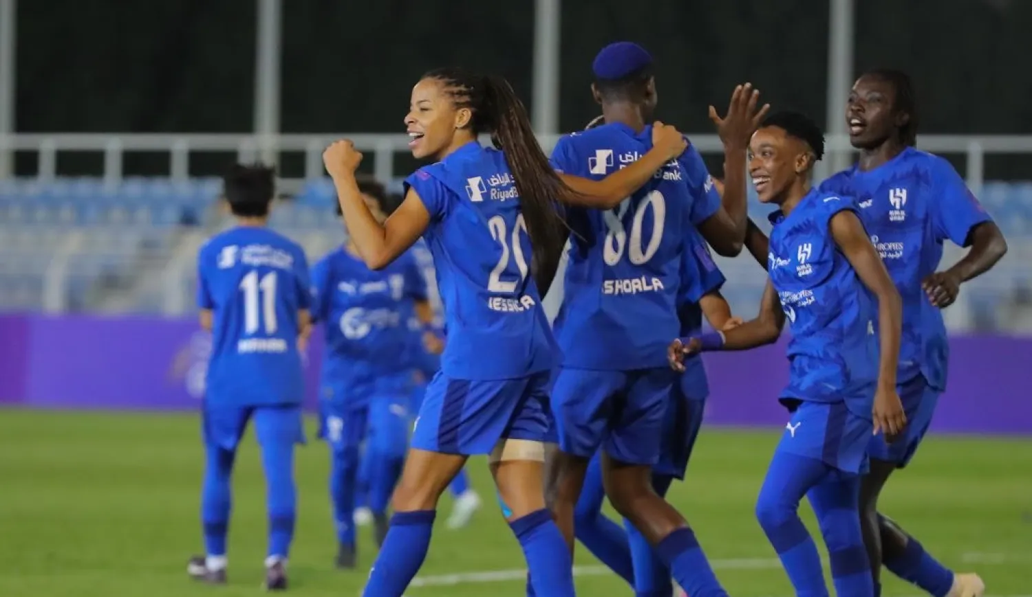 فرحة هلالية بأحد الأهداف في المباراة (نادي الهلال)