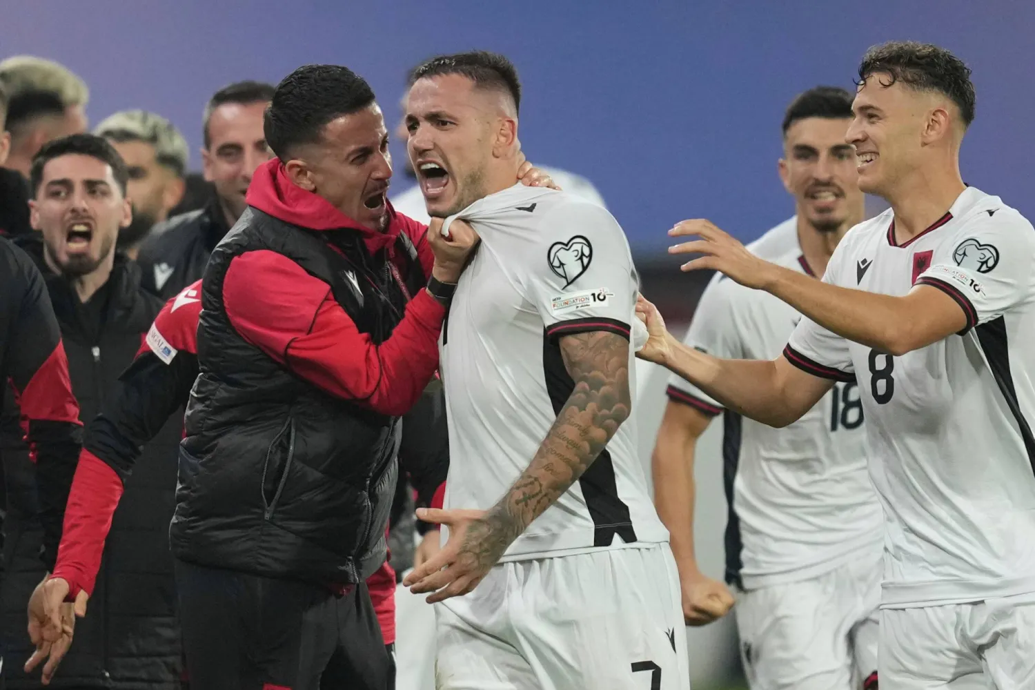  راي ماناج سجل هدف المباراة الوحيد (أ.ب)