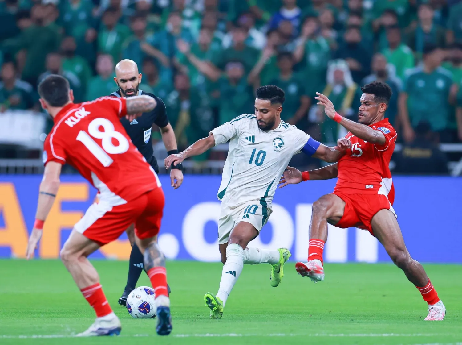 سالم الدوسري الأقرب للجائزة الآسيوية (تصوير: عدنان مهدلي)