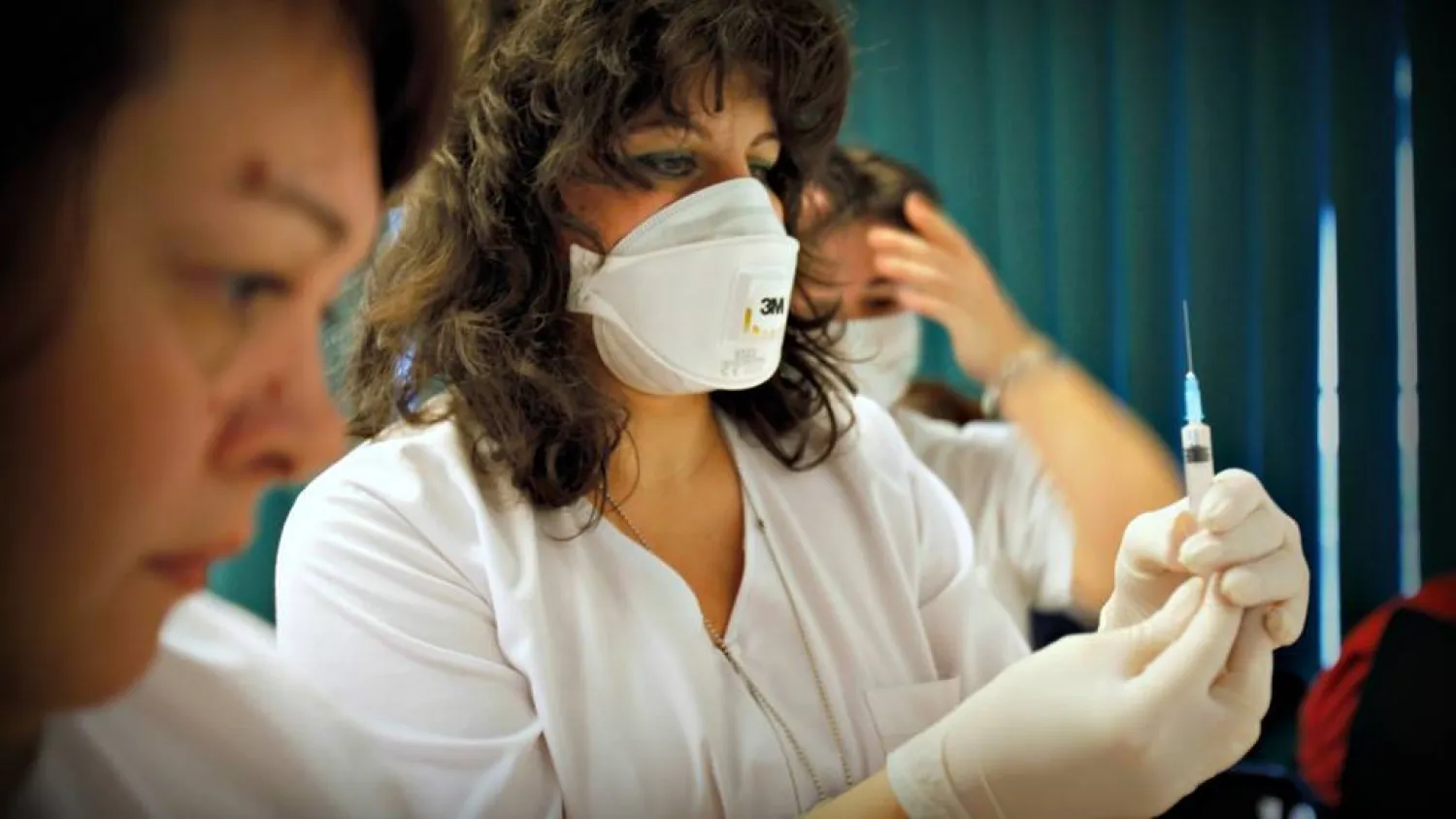 عودة الأطفال إلى المدارس والبالغين إلى العمل بعد العطلة الصيفية تُهيئ بيئة مثالية لتكاثر فيروسات الجهاز التنفسي (أرشيفية - رويترز)