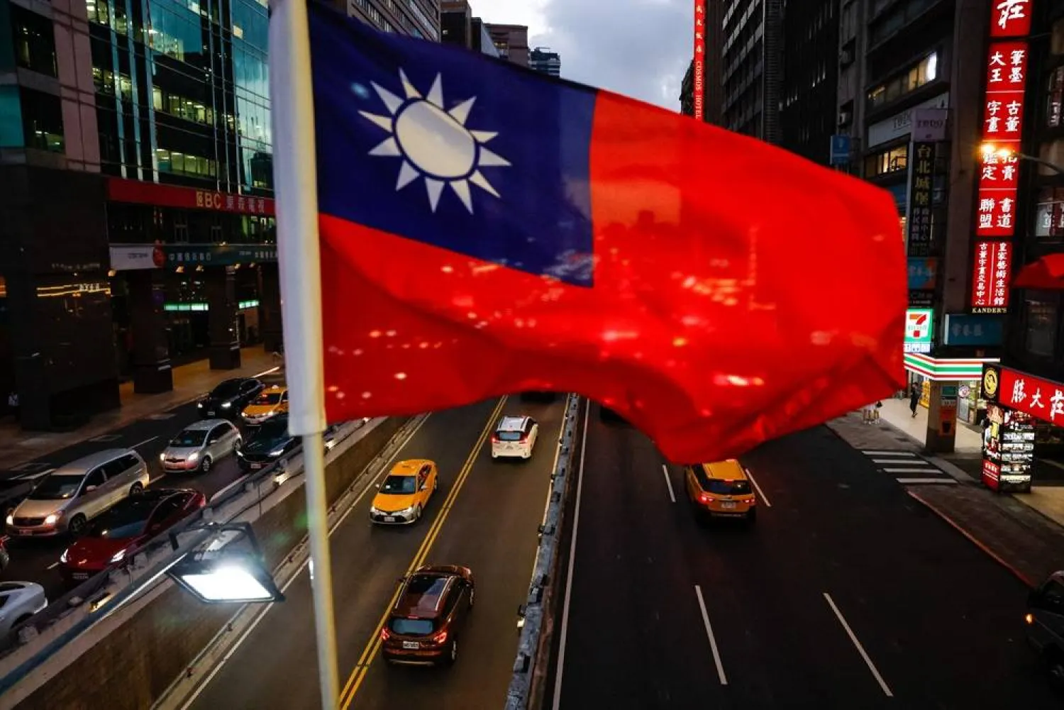  A Taiwan flag can be seen on an overpass ahead of National Day celebrations in Taipei, Taiwan, October 8, 2025. (Reuters)