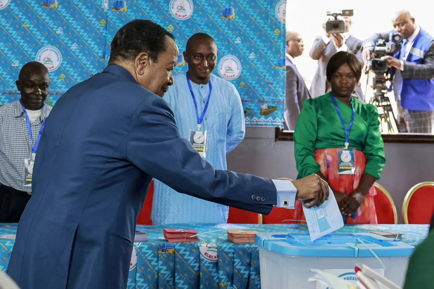 رئيس الكاميرون بول بيا أكبر حكام العالم سناً ويبلغ من العمر 92 عاماً (أ.ف.ب)