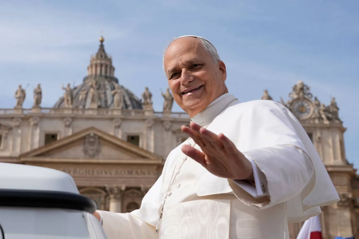 البابا ليو الرابع عشر في الفاتيكان (أ.ب)