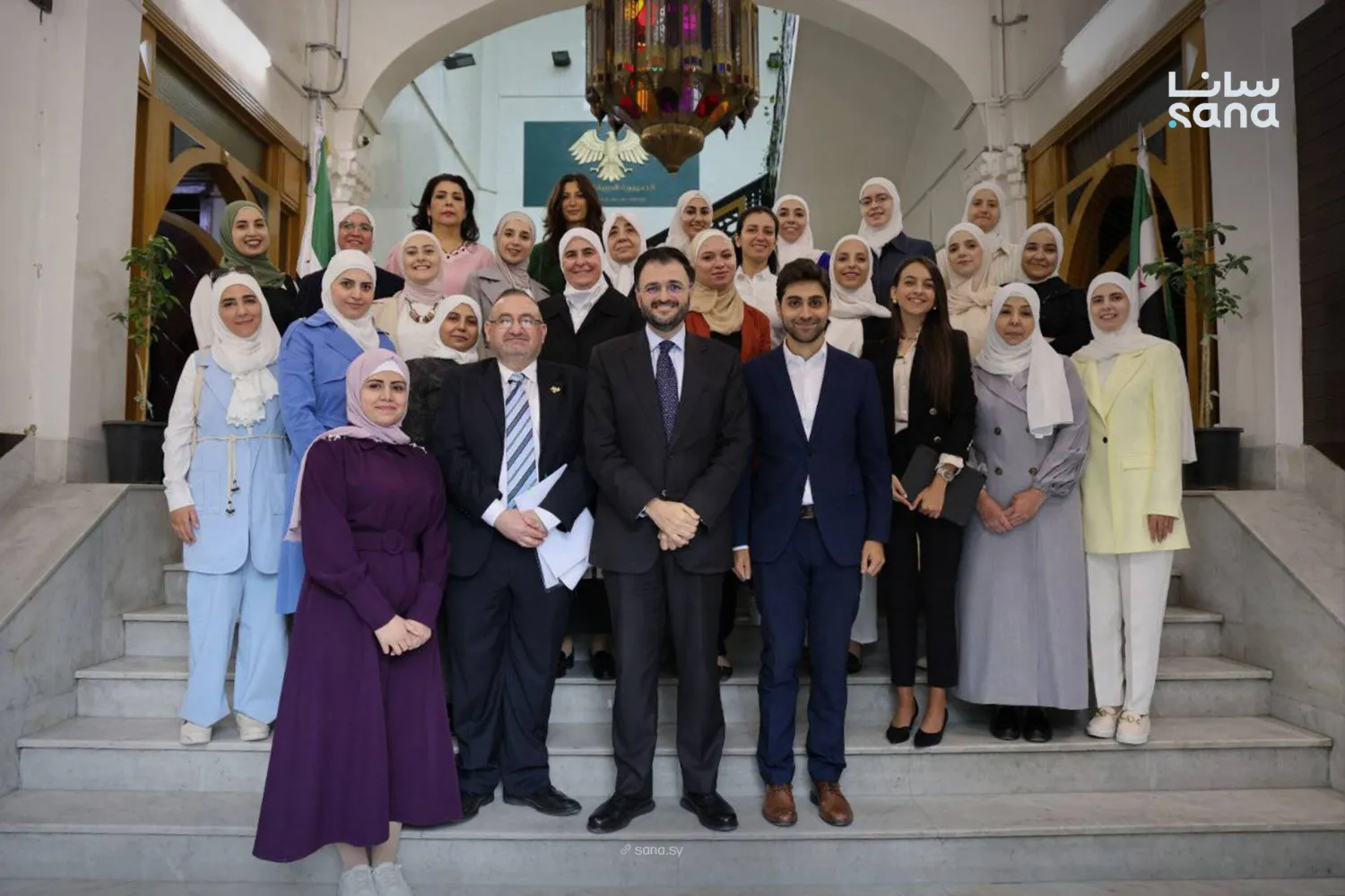 اجتماع تشاوري لوزير الاتصالات وتقانة المعلومات عبد السلام هيكل مع وفد من السيدات الرائدات في القطاع (سانا)