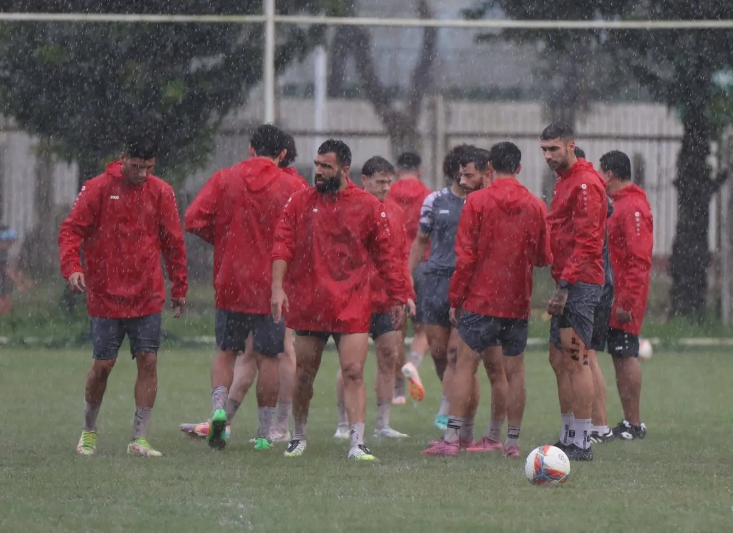 يقف المنتخب السوري لكرة القدم على أعتاب نهائيات «كأس آسيا 2027» المقررة في السعودية (منتخب سوريا)