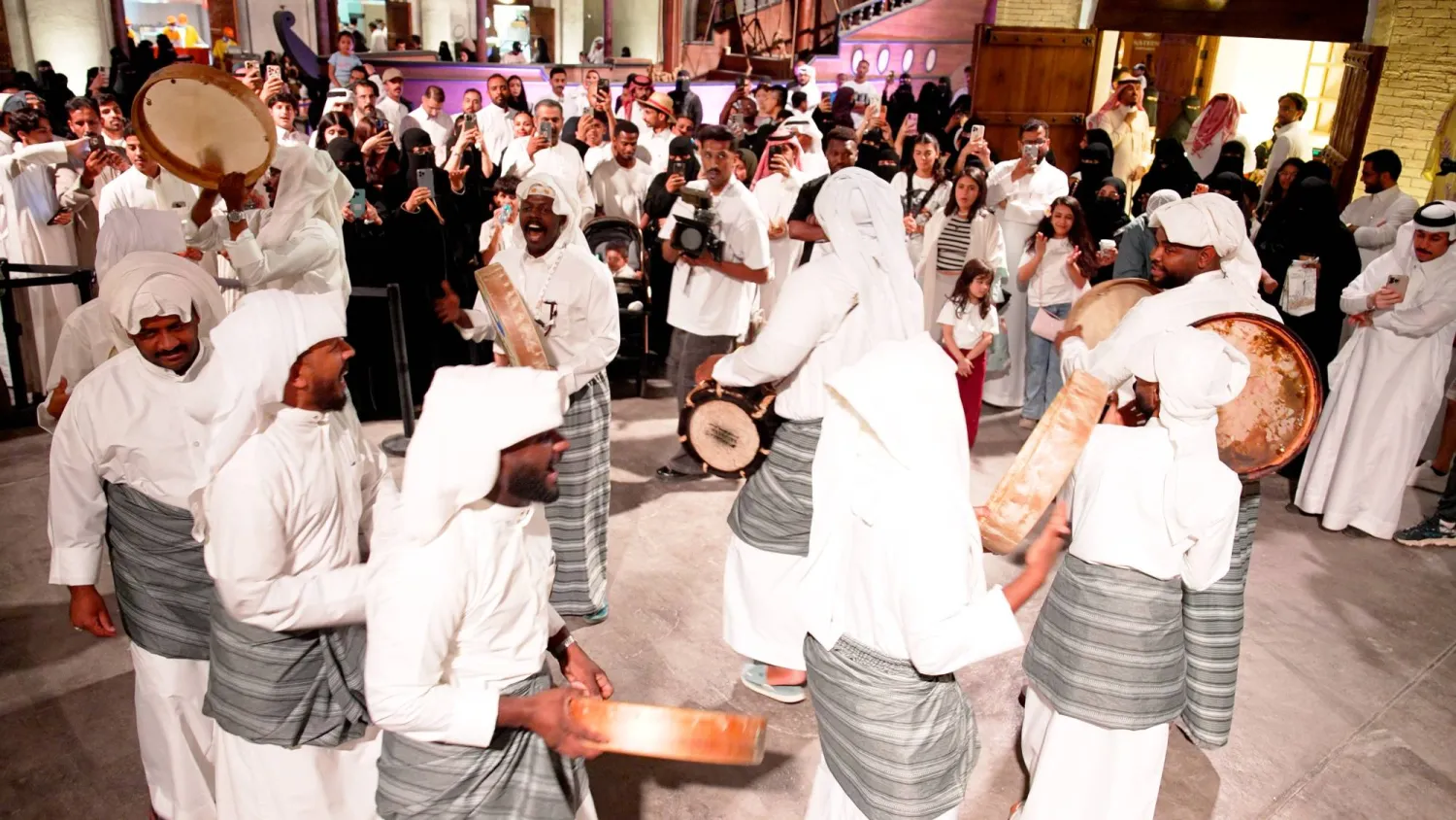 كانت الأهازيج البحرية هي السلوى للغواصين وعائلاتهم (تصوير: تركي العقيلي)