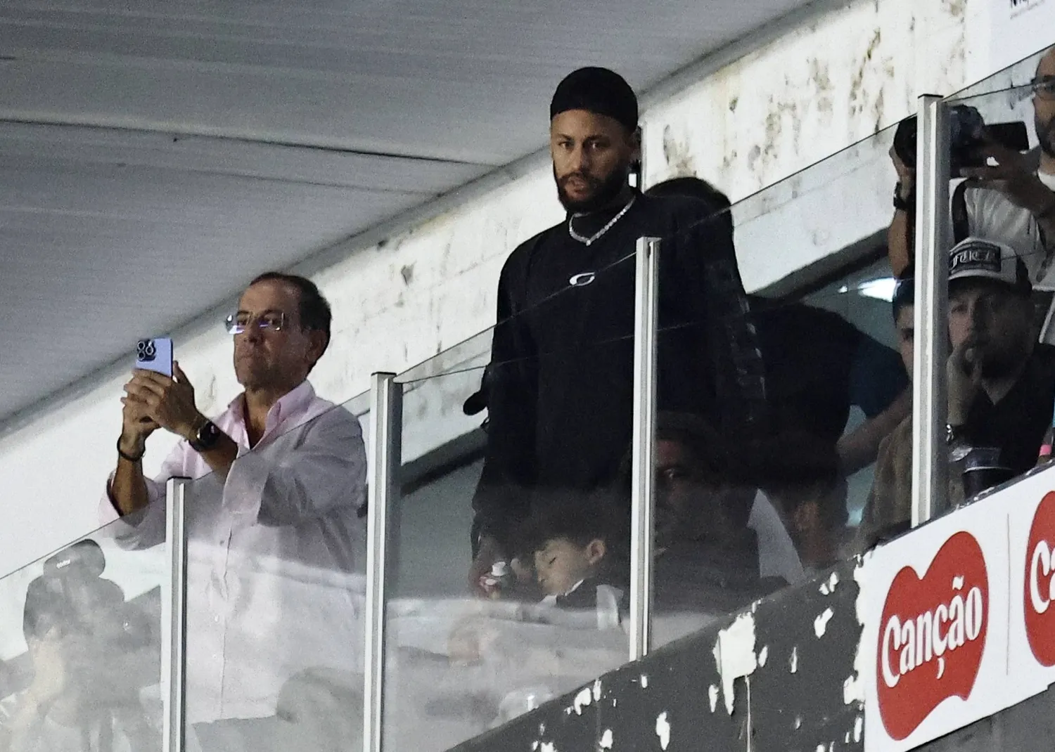 لم يشارك نيمار مع منتخب البرازيل منذ عامين (رويترز)